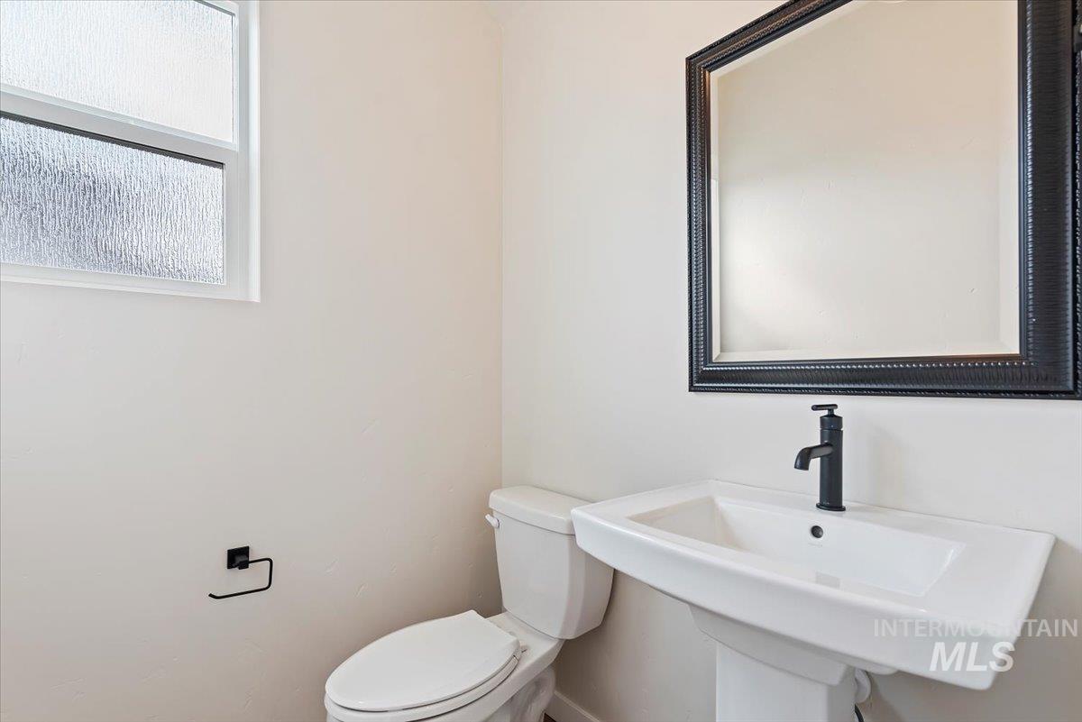 Eagle, Idaho, 83616-1017, United States, 4 Bedrooms Bedrooms, ,Residential,For Sale,1925086