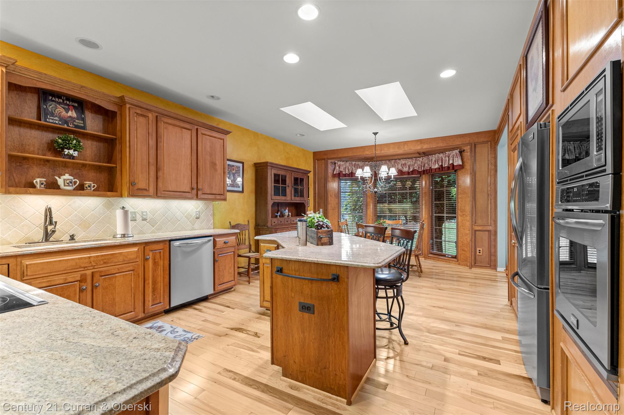 Shelby Charter Township, Michigan, 48316, United States, 2 Bedrooms Bedrooms, ,4 BathroomsBathrooms,Residential,For Sale,1977088