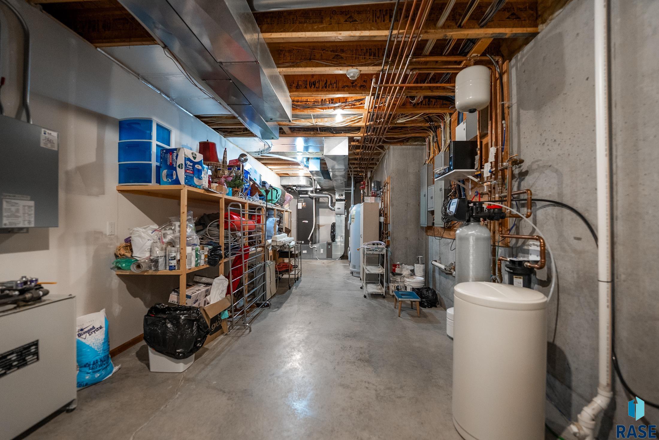 Yankton, South Dakota, 57078, United States, 6 Bedrooms Bedrooms, ,4 BathroomsBathrooms,Residential,For Sale,1975294