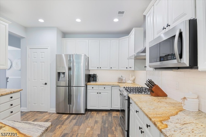 Denville Twp., New Jersey, 07834-3836, United States, 3 Bedrooms Bedrooms, ,4 BathroomsBathrooms,Residential,For Sale,1914239