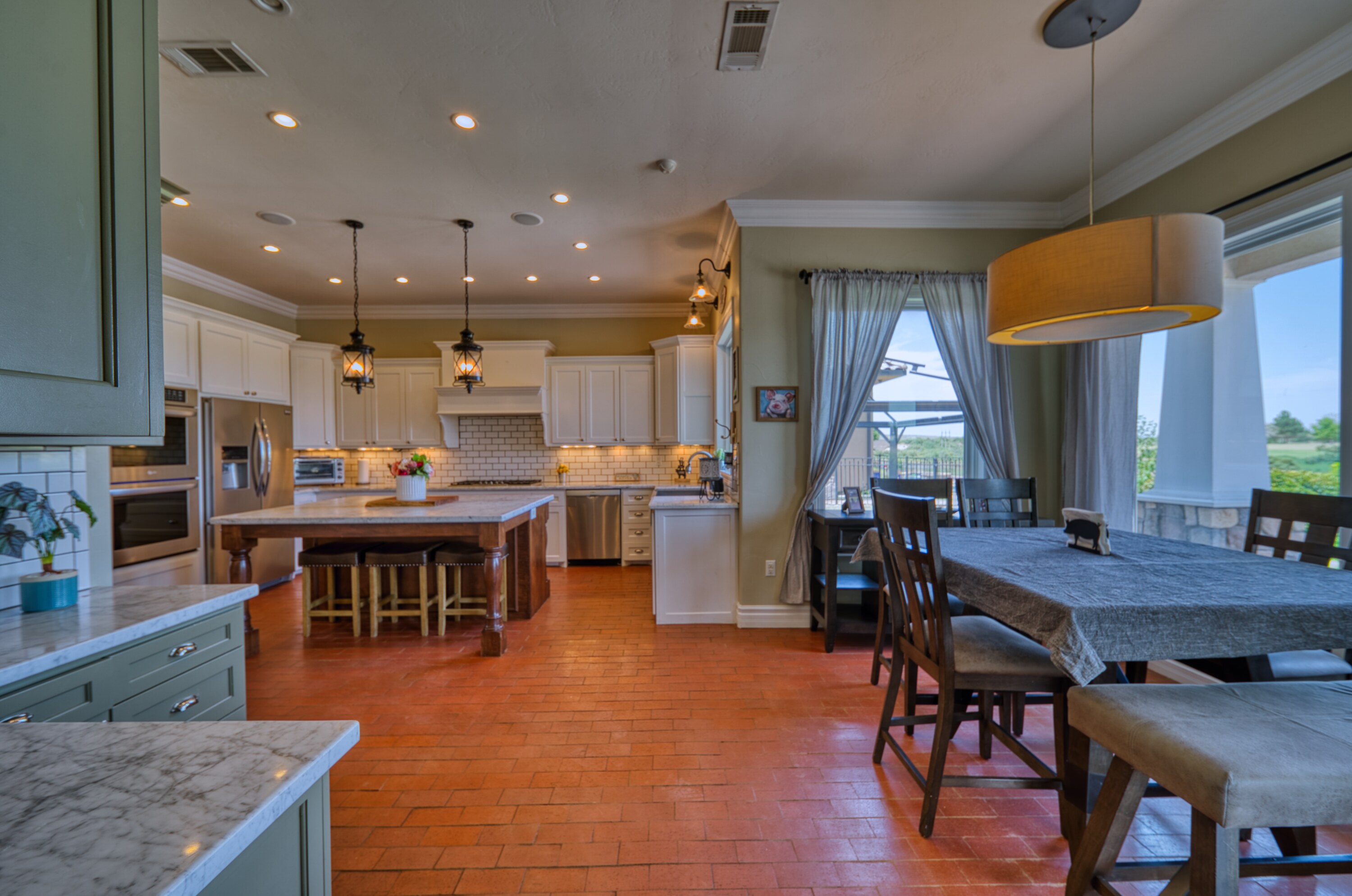 Carlsbad, New Mexico, 88220, United States, 5 Bedrooms Bedrooms, ,4 BathroomsBathrooms,Residential,For Sale,1974334