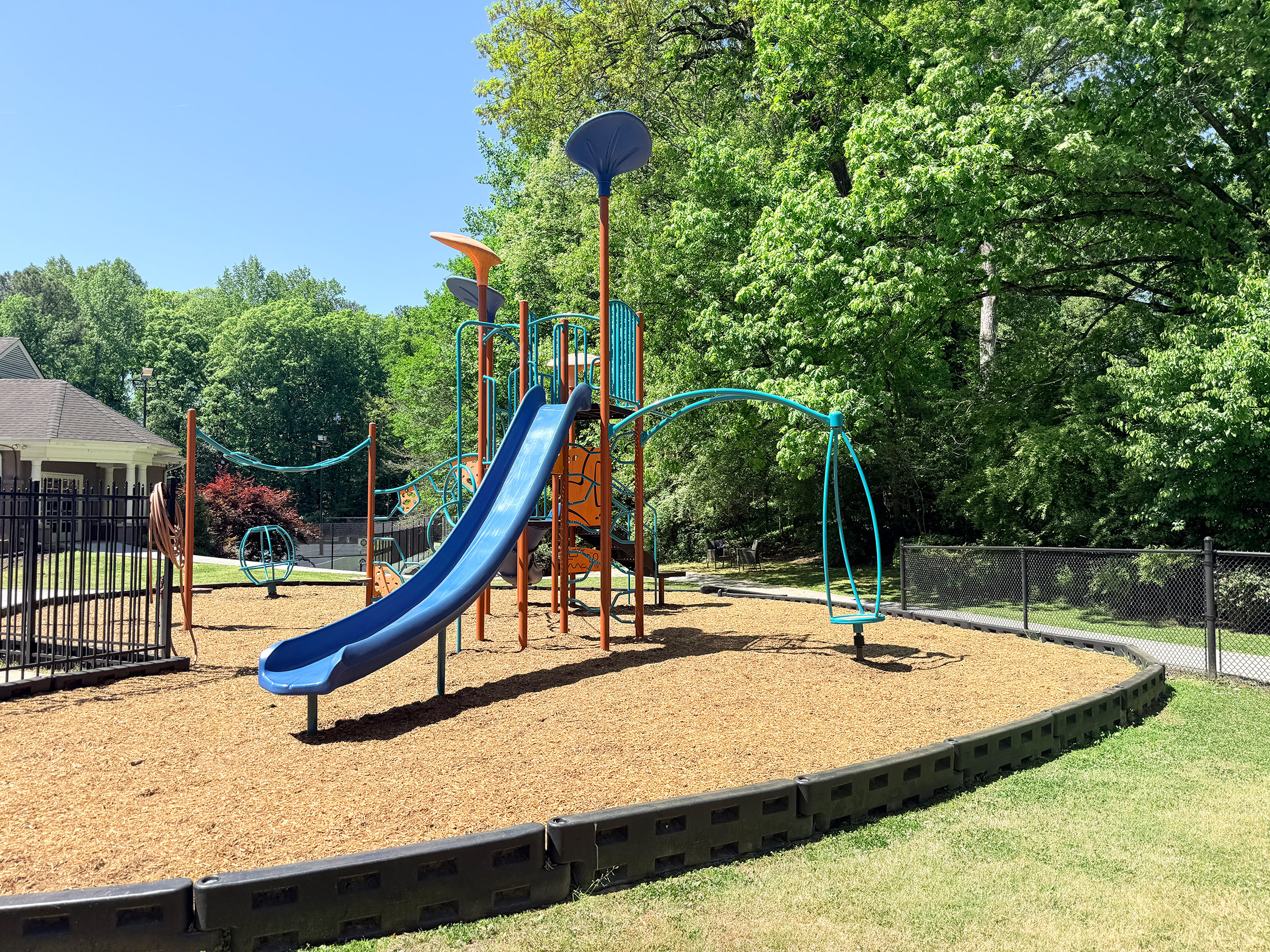  Standout Home in the Beloved Dunwoody North Neighborhood - 物件實景