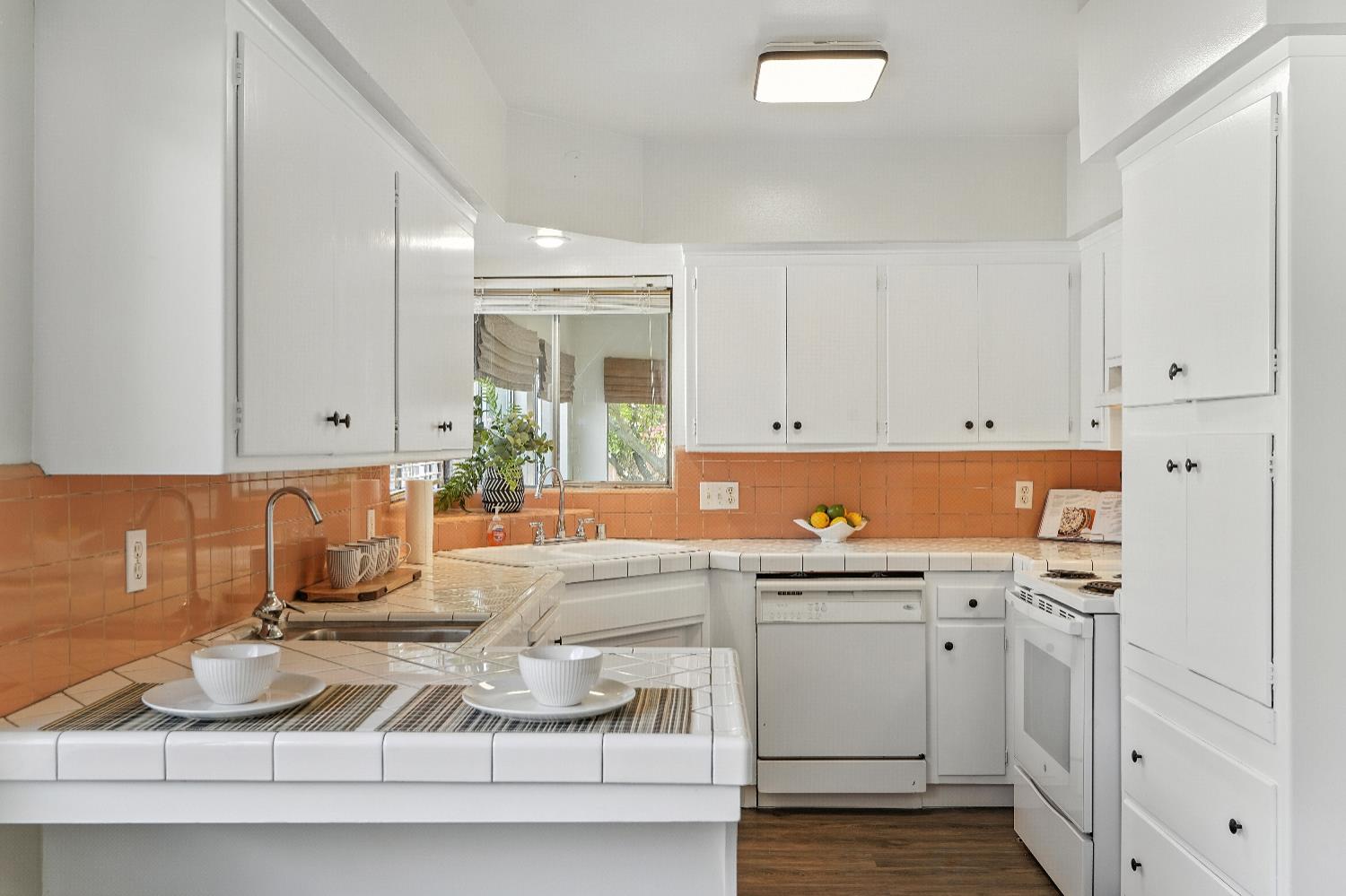 Sacramento, California, 95820, United States, 3 Bedrooms Bedrooms, ,2 BathroomsBathrooms,Residential,For Sale,1940182
