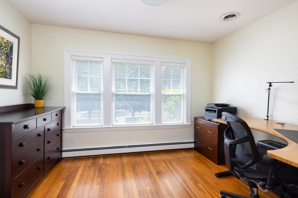 Newton, Massachusetts, 02468, United States, 5 Bedrooms Bedrooms, ,4 BathroomsBathrooms,Residential,For Sale,1942164