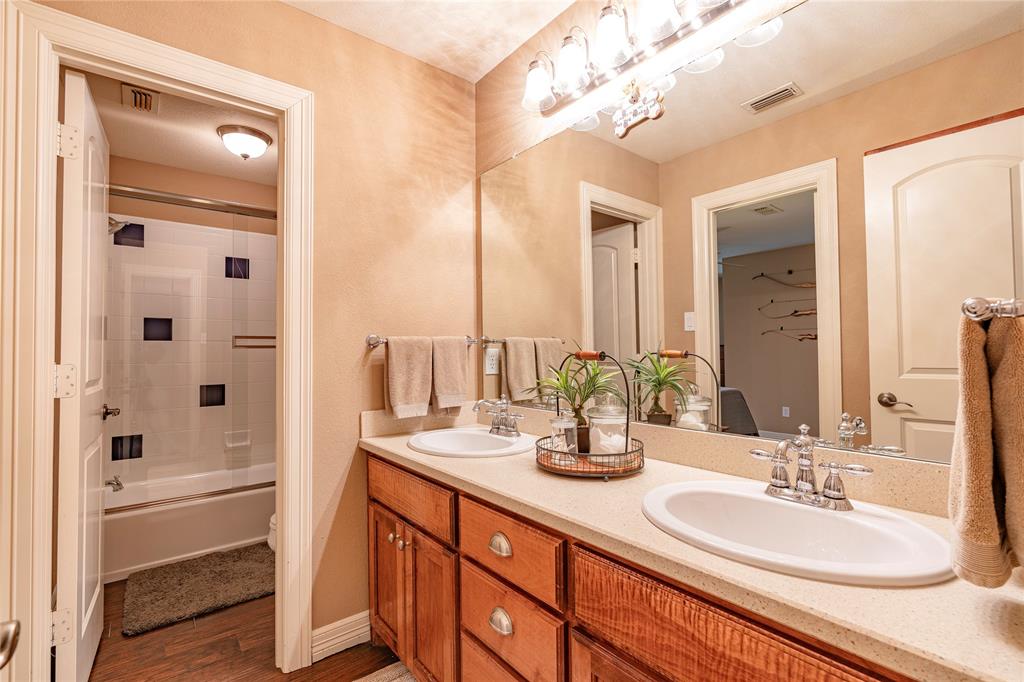 Red Oak, Texas, 75154, United States, 4 Bedrooms Bedrooms, ,4 BathroomsBathrooms,Residential,For Sale,1938334