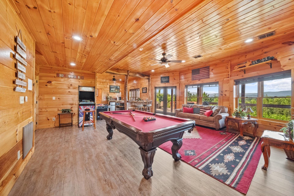 Sevierville, Tennessee, 37876, United States, 4 Bedrooms Bedrooms, ,6 BathroomsBathrooms,Residential,For Sale,1976346