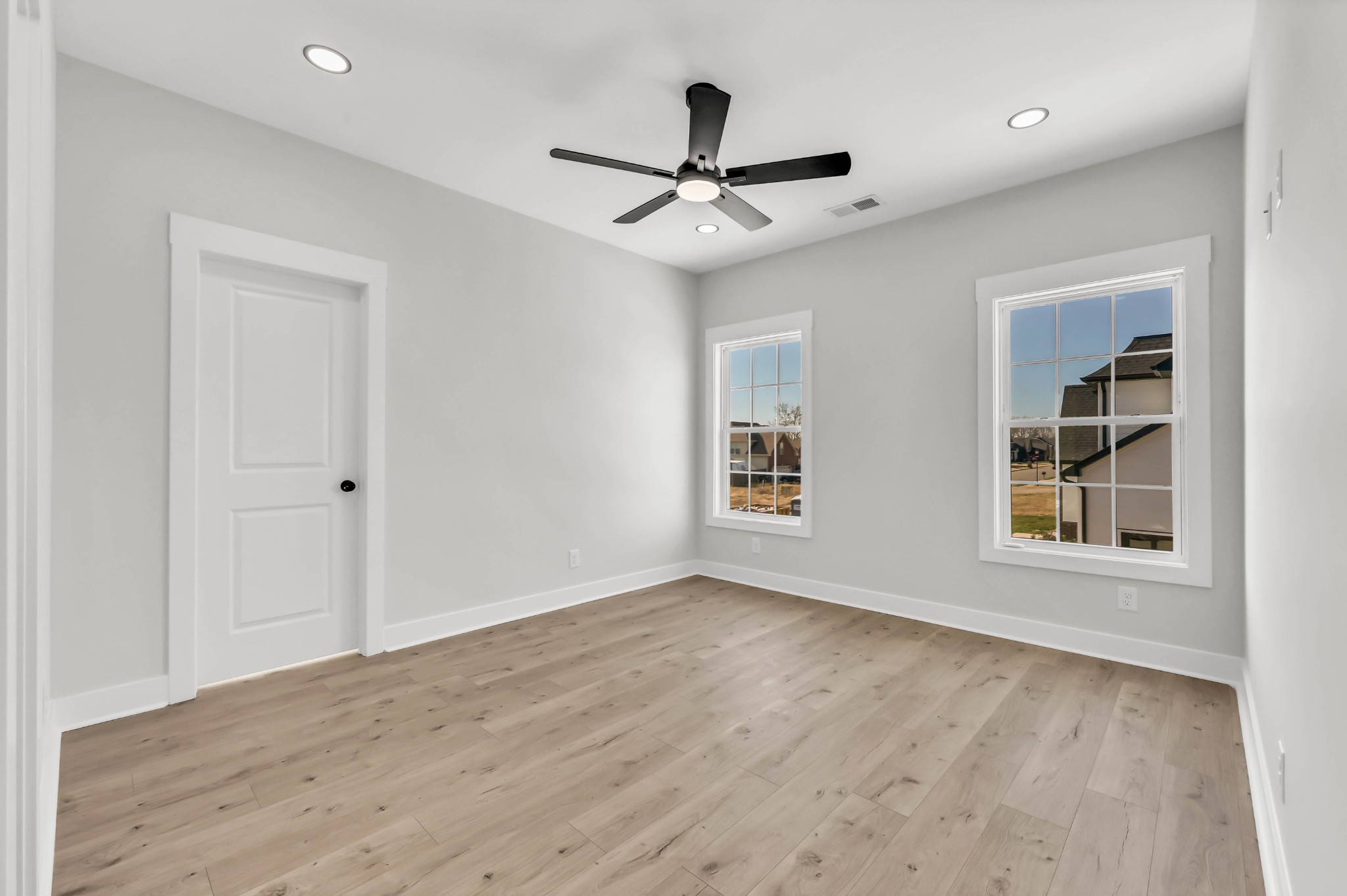 Clarksville, Tennessee, 37043, United States, 4 Bedrooms Bedrooms, ,3 BathroomsBathrooms,Residential,For Sale,1975956