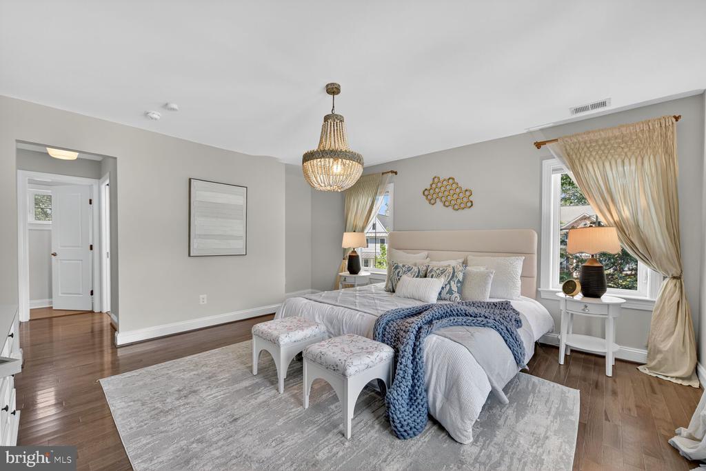 Arlington, Virginia, 22213, United States, 5 Bedrooms Bedrooms, ,5 BathroomsBathrooms,Residential,For Sale,1982488