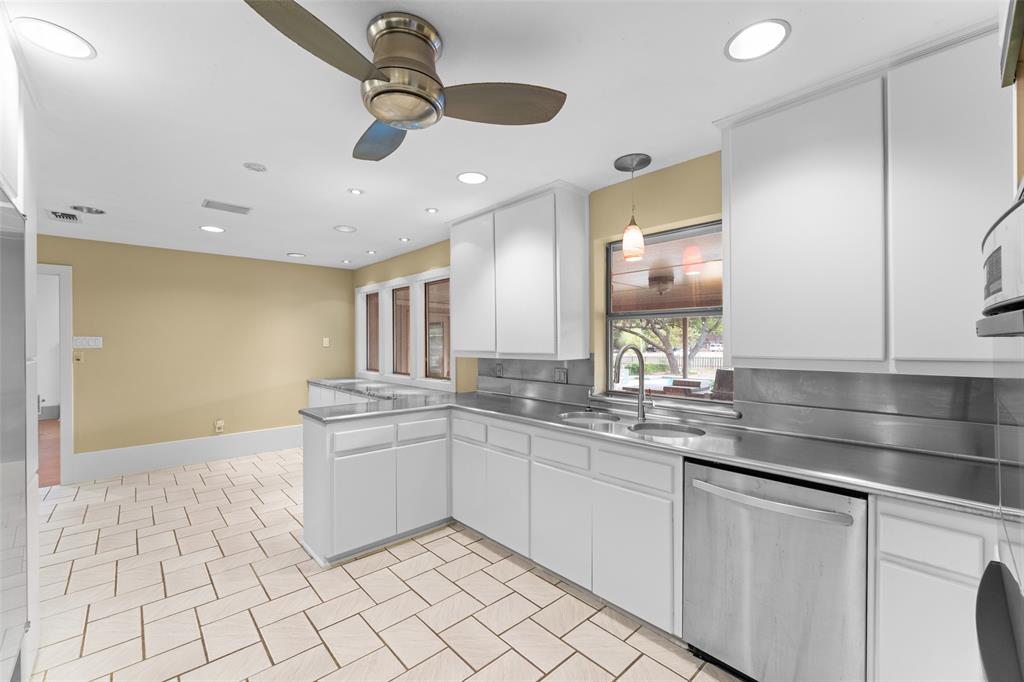 Duncanville, Texas, 75137, United States, 4 Bedrooms Bedrooms, ,3 BathroomsBathrooms,Residential,For Sale,1993899