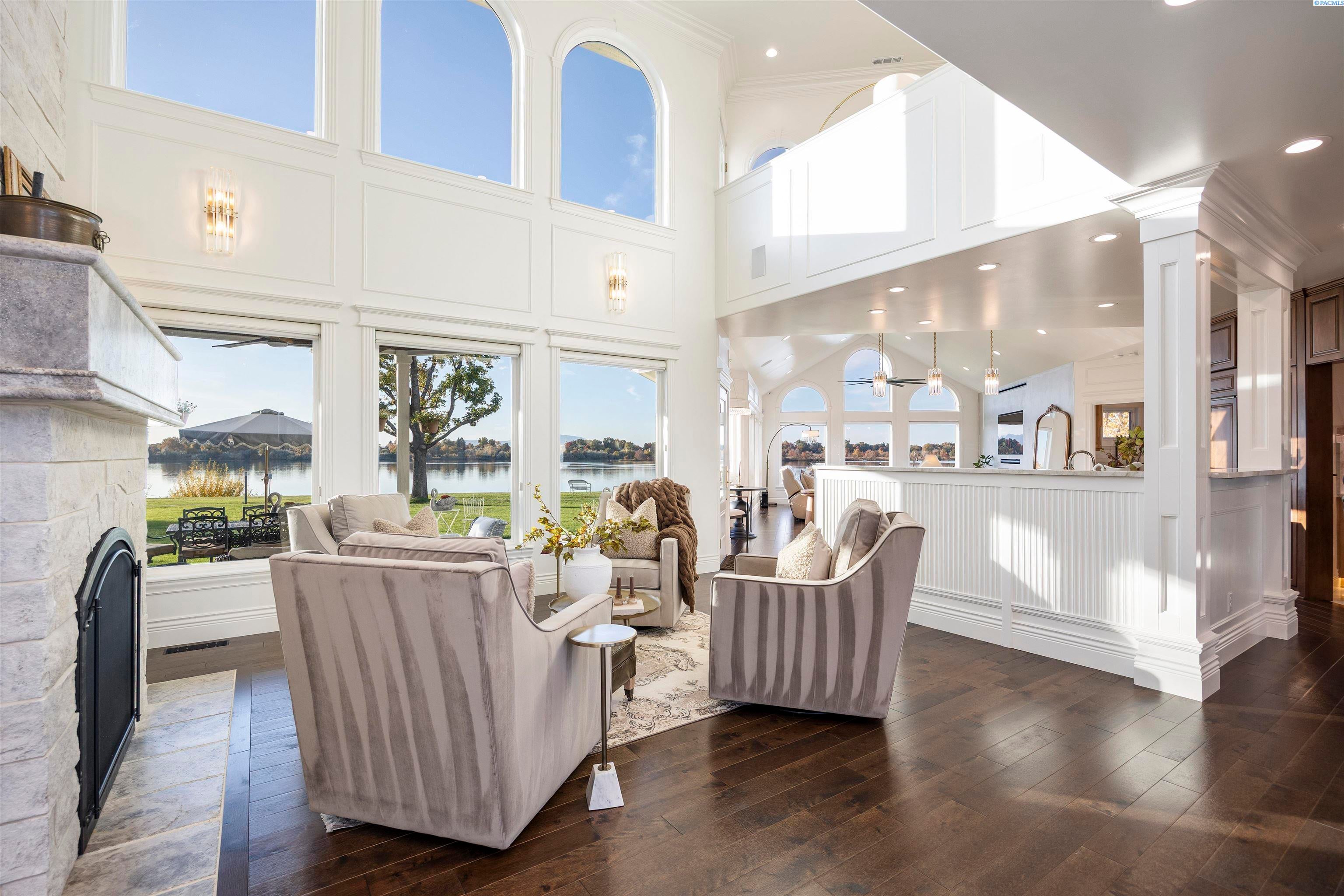 Pasco, Washington, 99301, United States, 4 Bedrooms Bedrooms, ,4 BathroomsBathrooms,Residential,For Sale,1974870