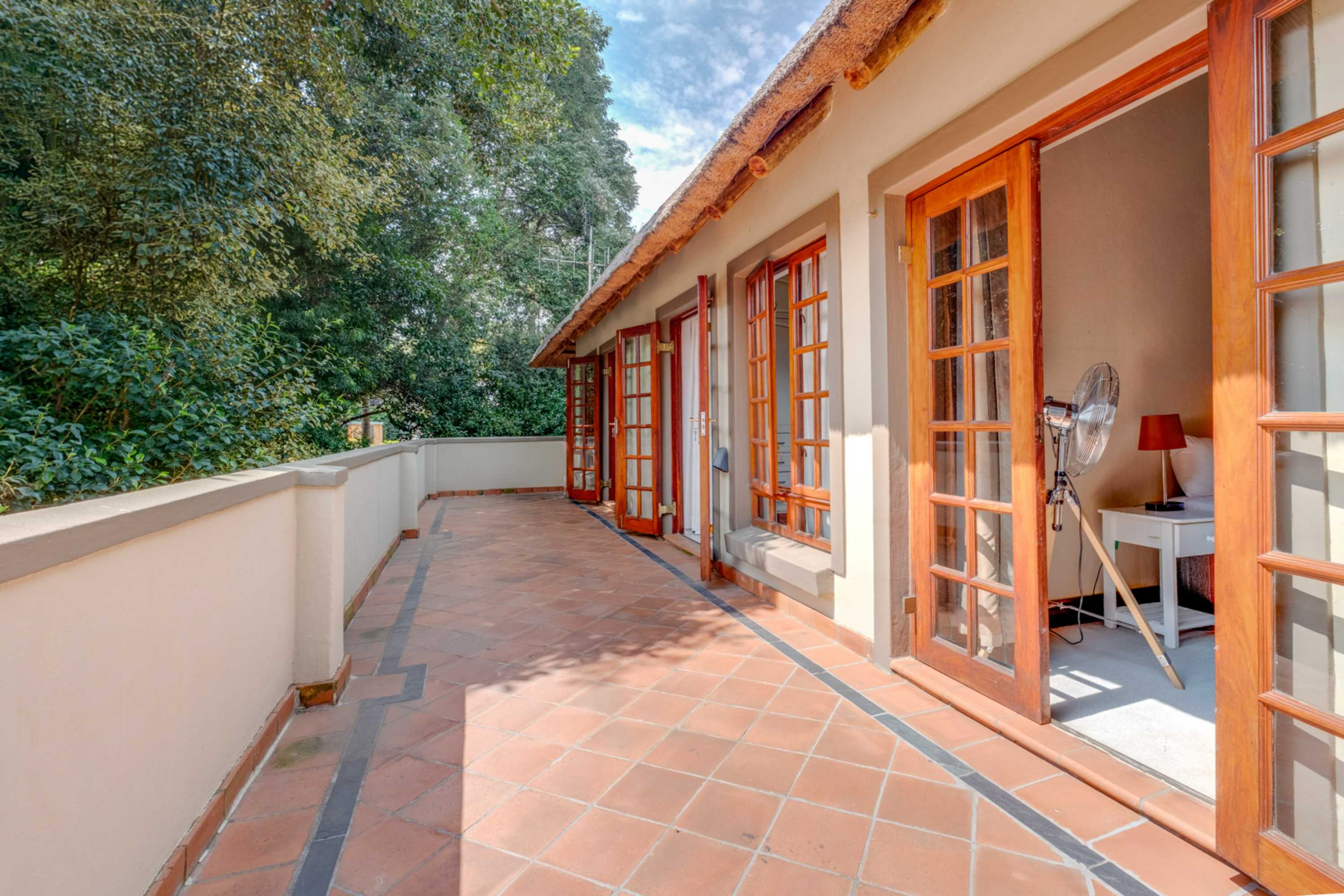  Modern Thatched Family Home For The Executive Buyer - 物件實景