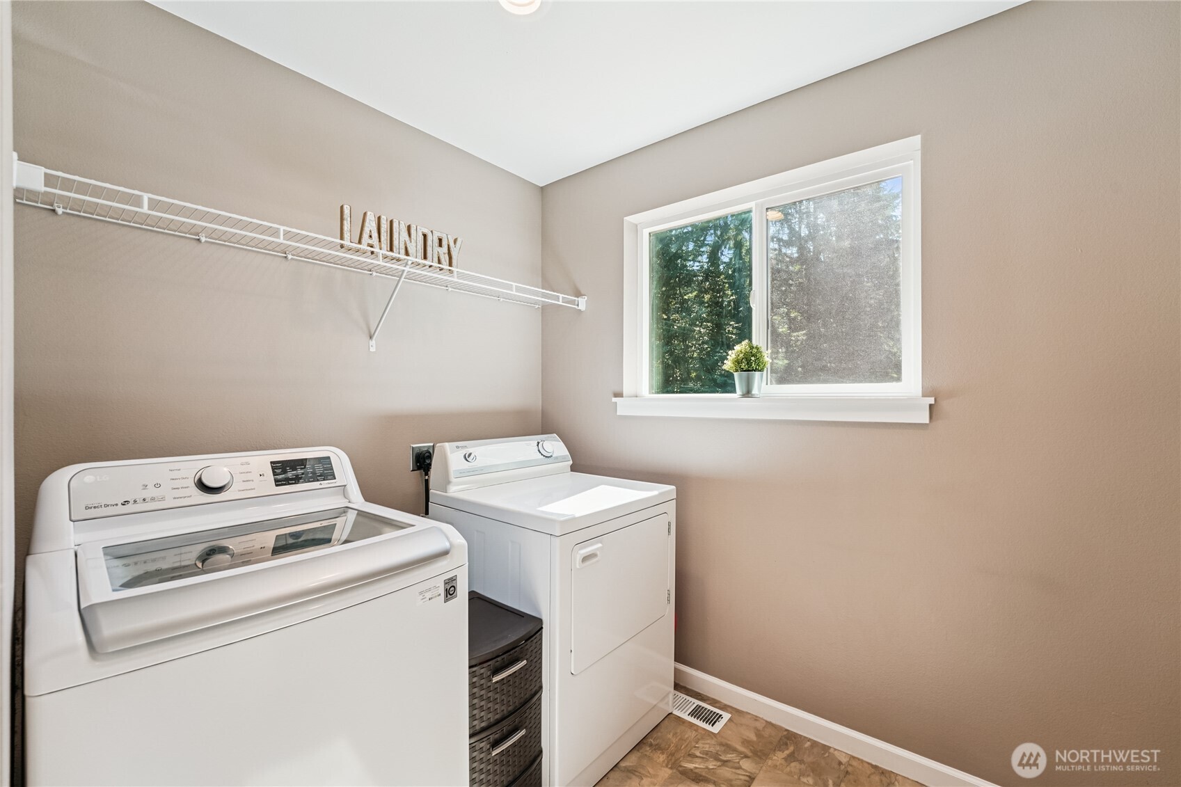 Seabeck, Washington, 98380, United States, 4 Bedrooms Bedrooms, ,3 BathroomsBathrooms,Residential,For Sale,1907301