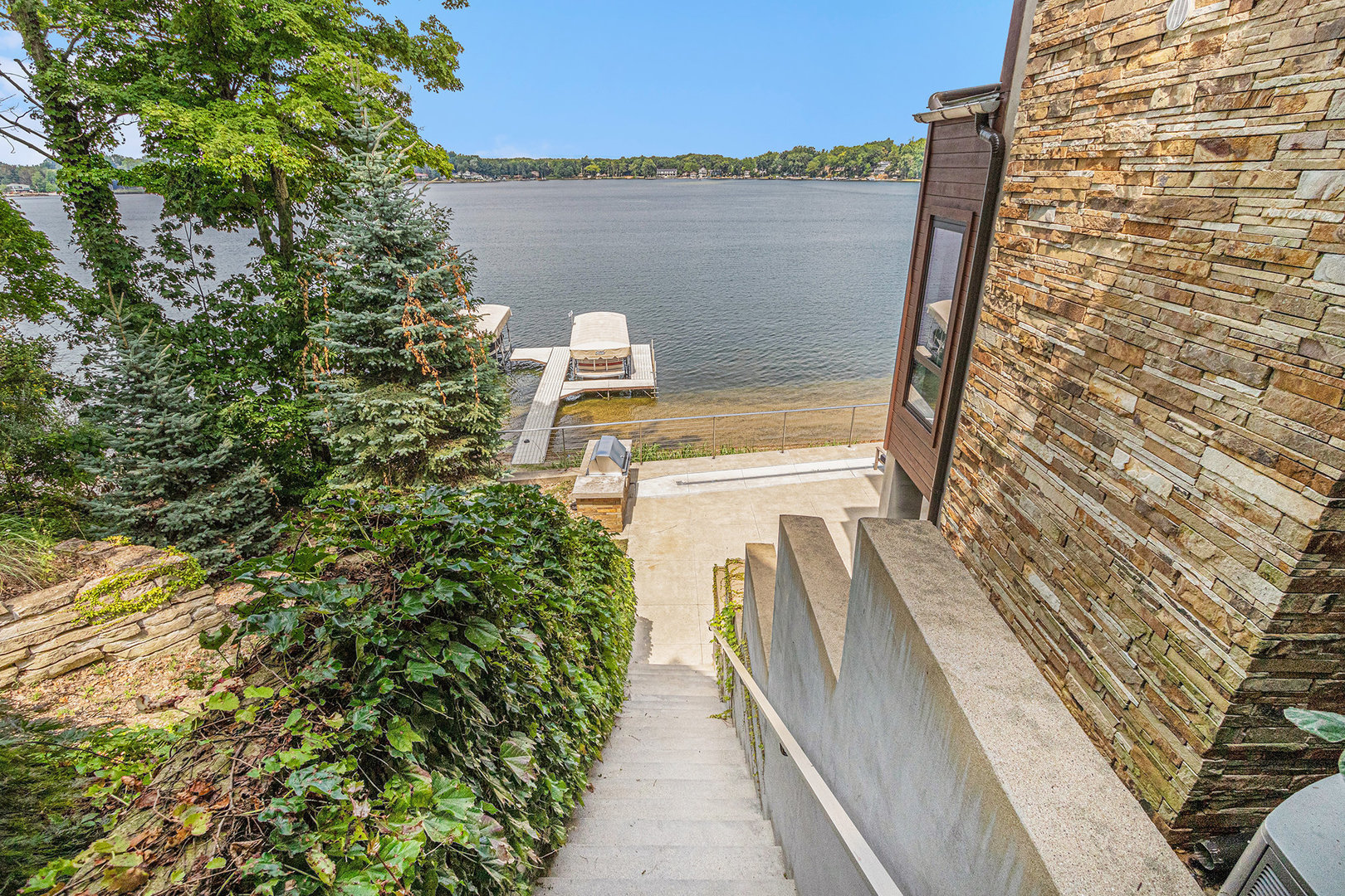 Dowagiac, Michigan, 49047, United States, 4 Bedrooms Bedrooms, ,5 BathroomsBathrooms,Residential,For Sale,1974252