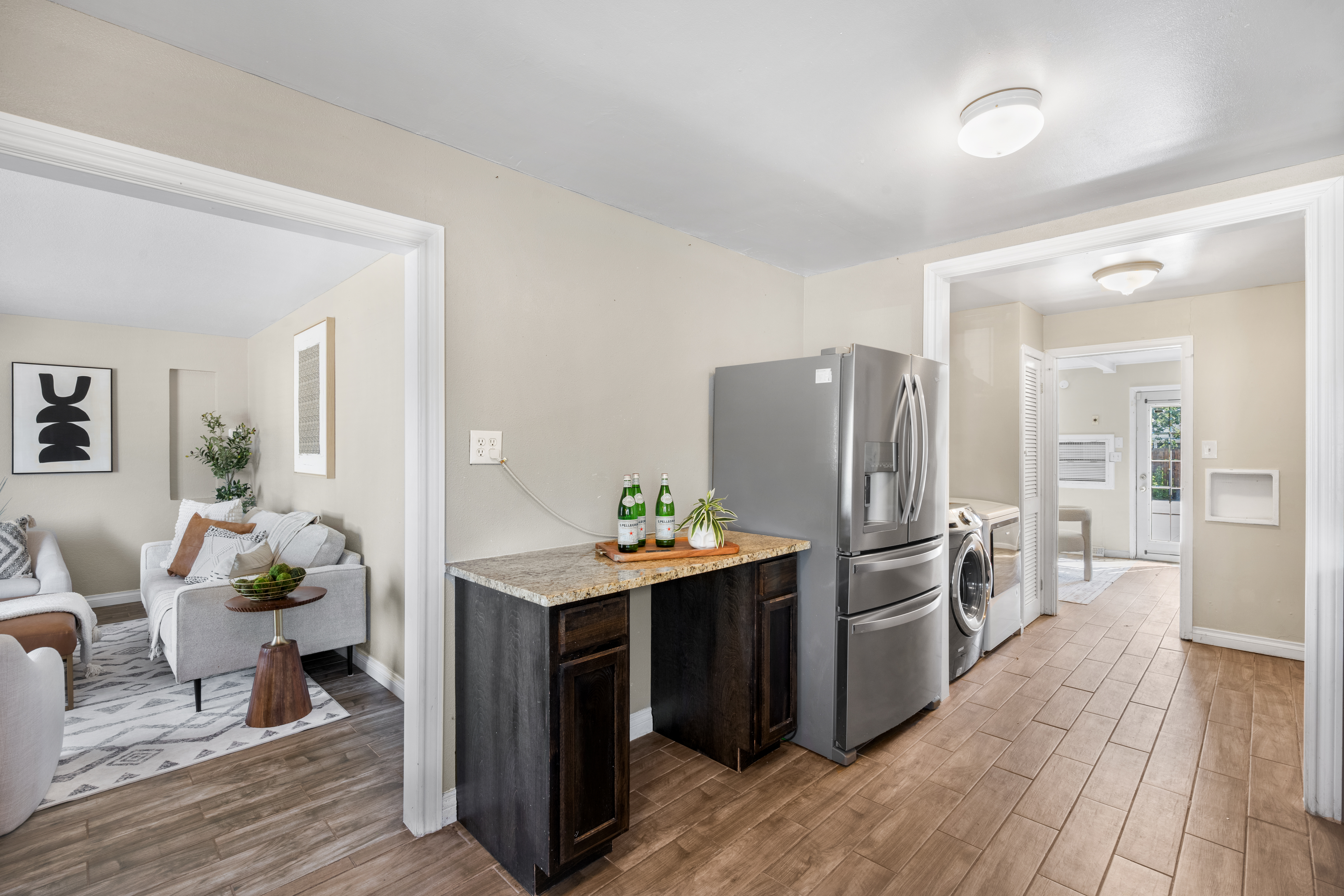  5 Bedroom Home Just Steps From Huston Lake Park - 物件實景