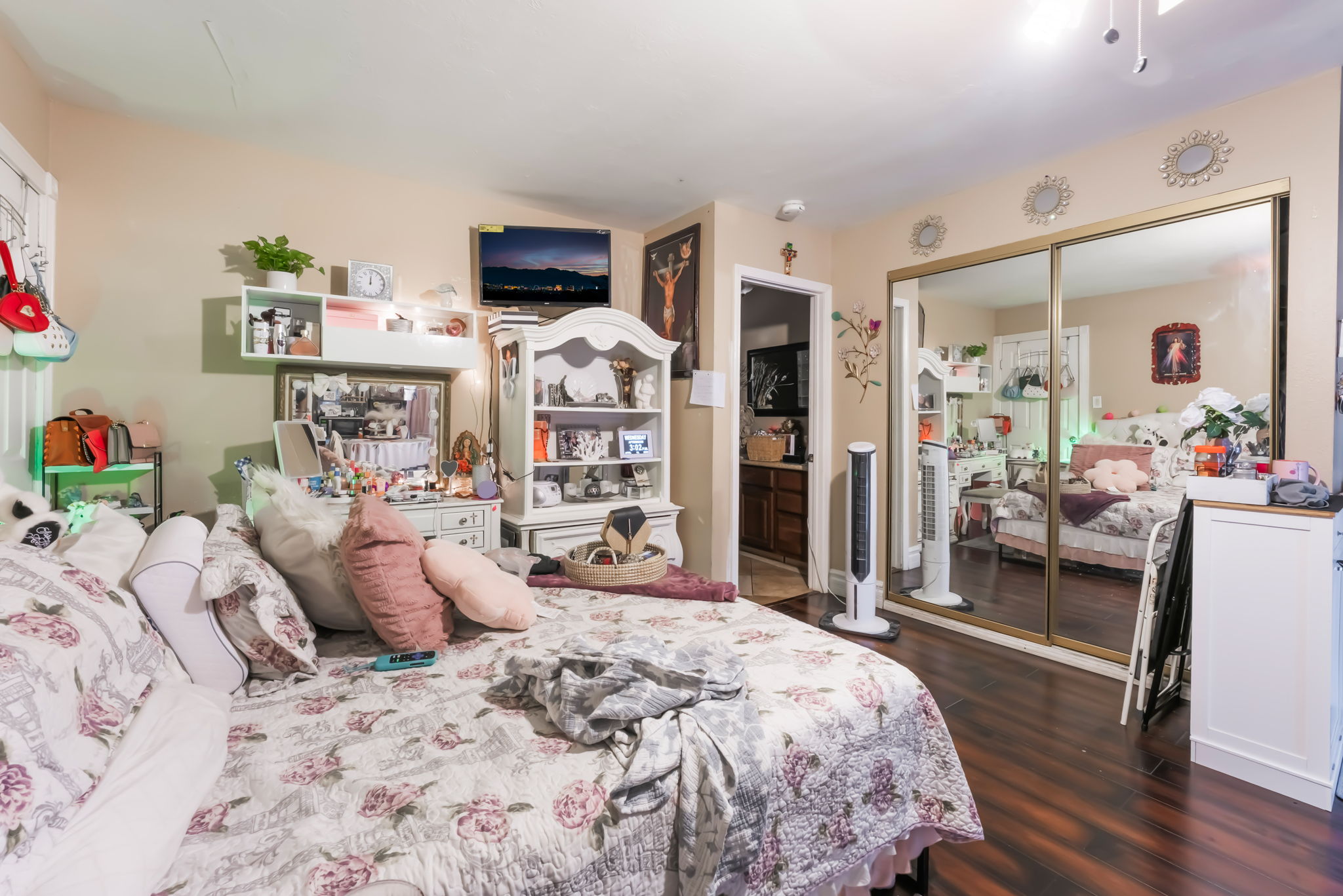 Las Vegas, Nevada, 89104, United States, 4 Bedrooms Bedrooms, ,2 BathroomsBathrooms,Residential,For Sale,1924151