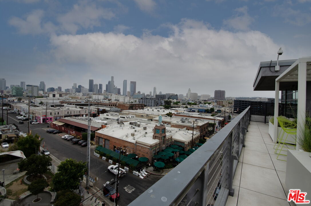 Los Angeles, California, 90013, United States, 1 Bedroom Bedrooms, ,1 BathroomBathrooms,Residential,For Sale,1906758