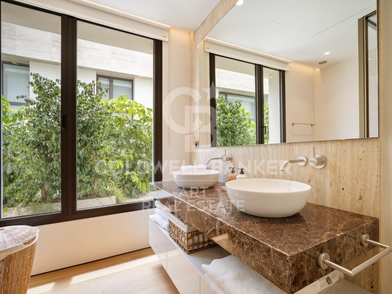 Marbella, Andalusia, ES, 5 Bedrooms Bedrooms, ,5 BathroomsBathrooms,Residential,For Sale,1932954