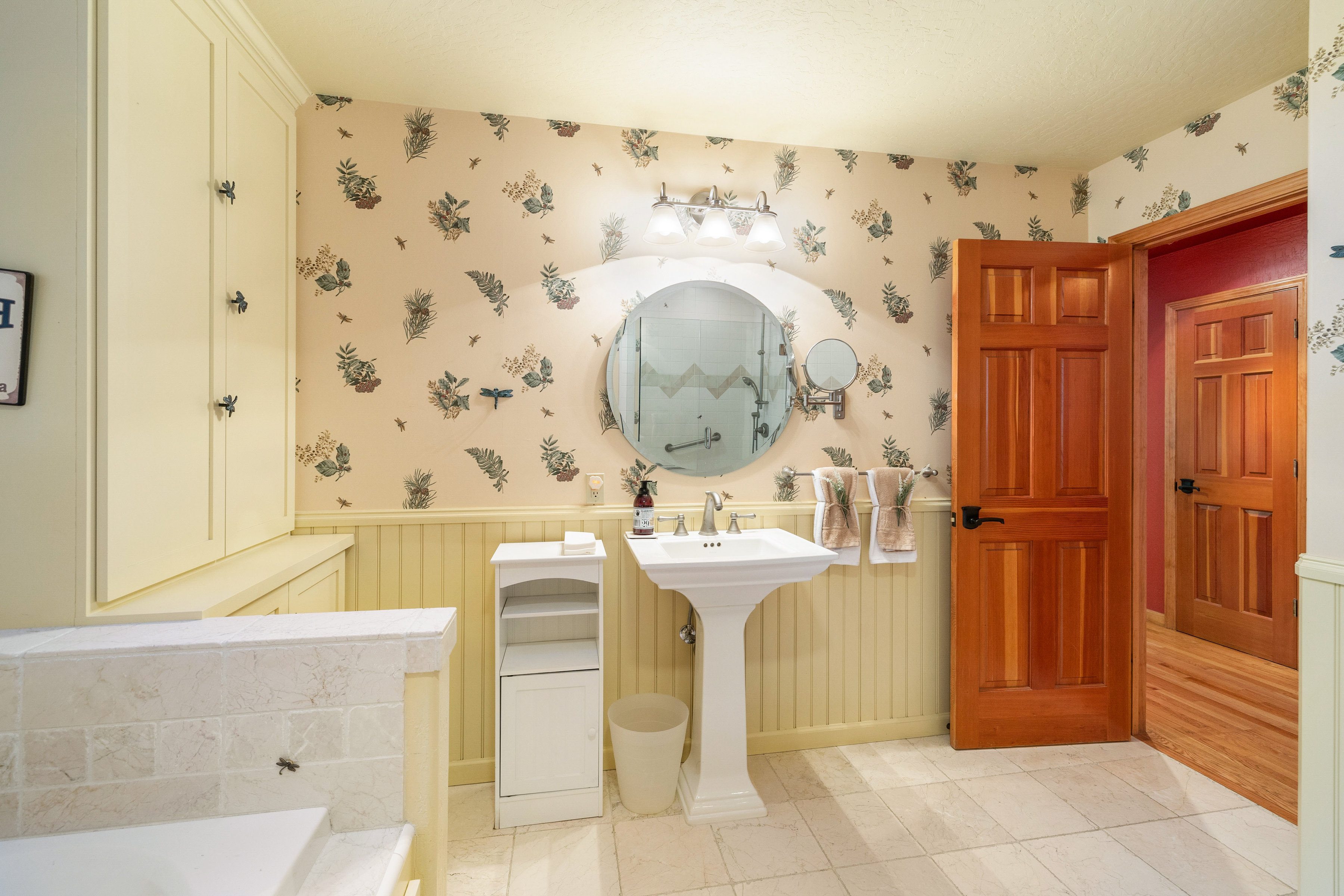  Luxury Mountain Retreat with Guest House on 1 Acre in the Heart of Graeagle - 物件實景