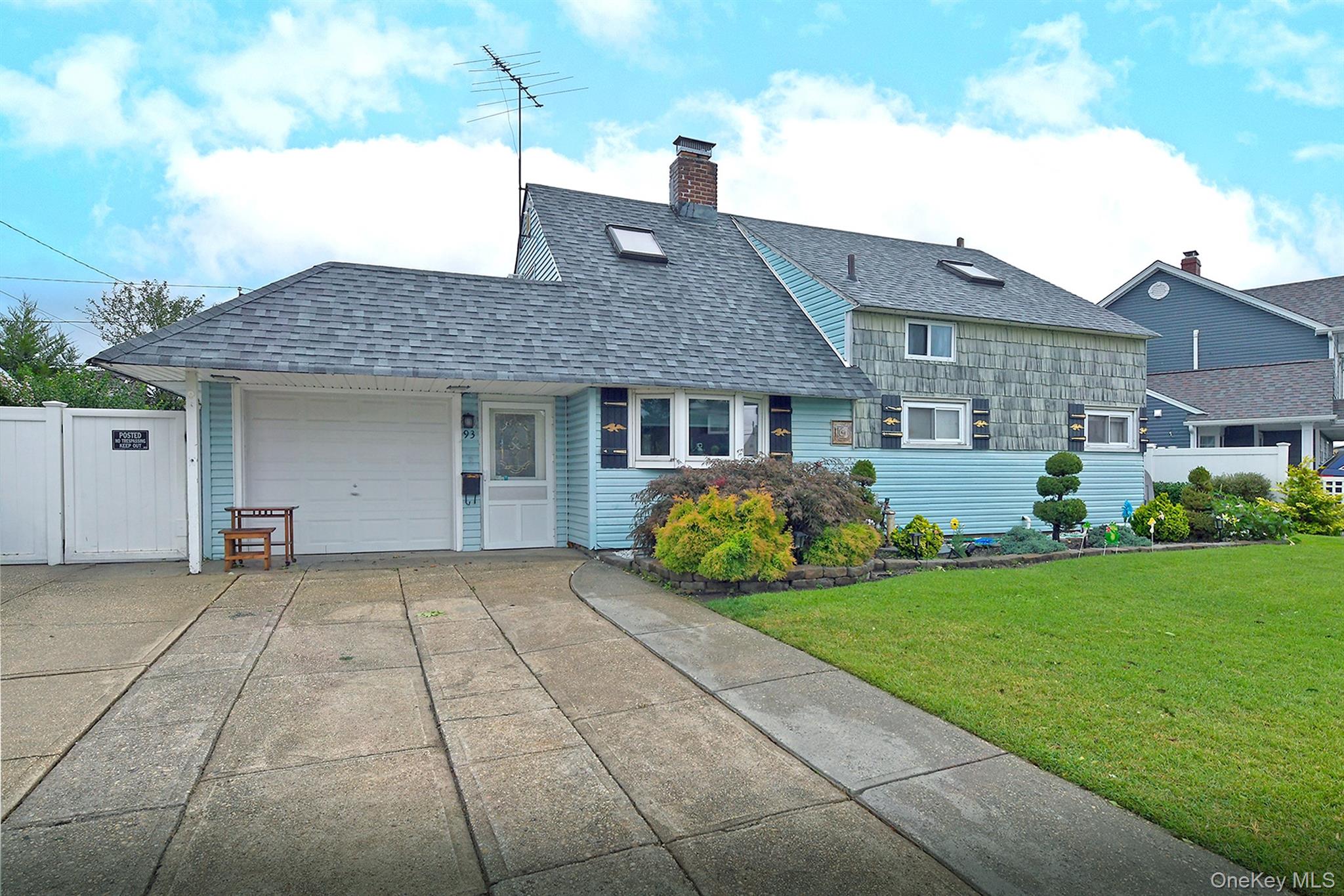 Abbey Ln, Levittown, NY 11756 #1