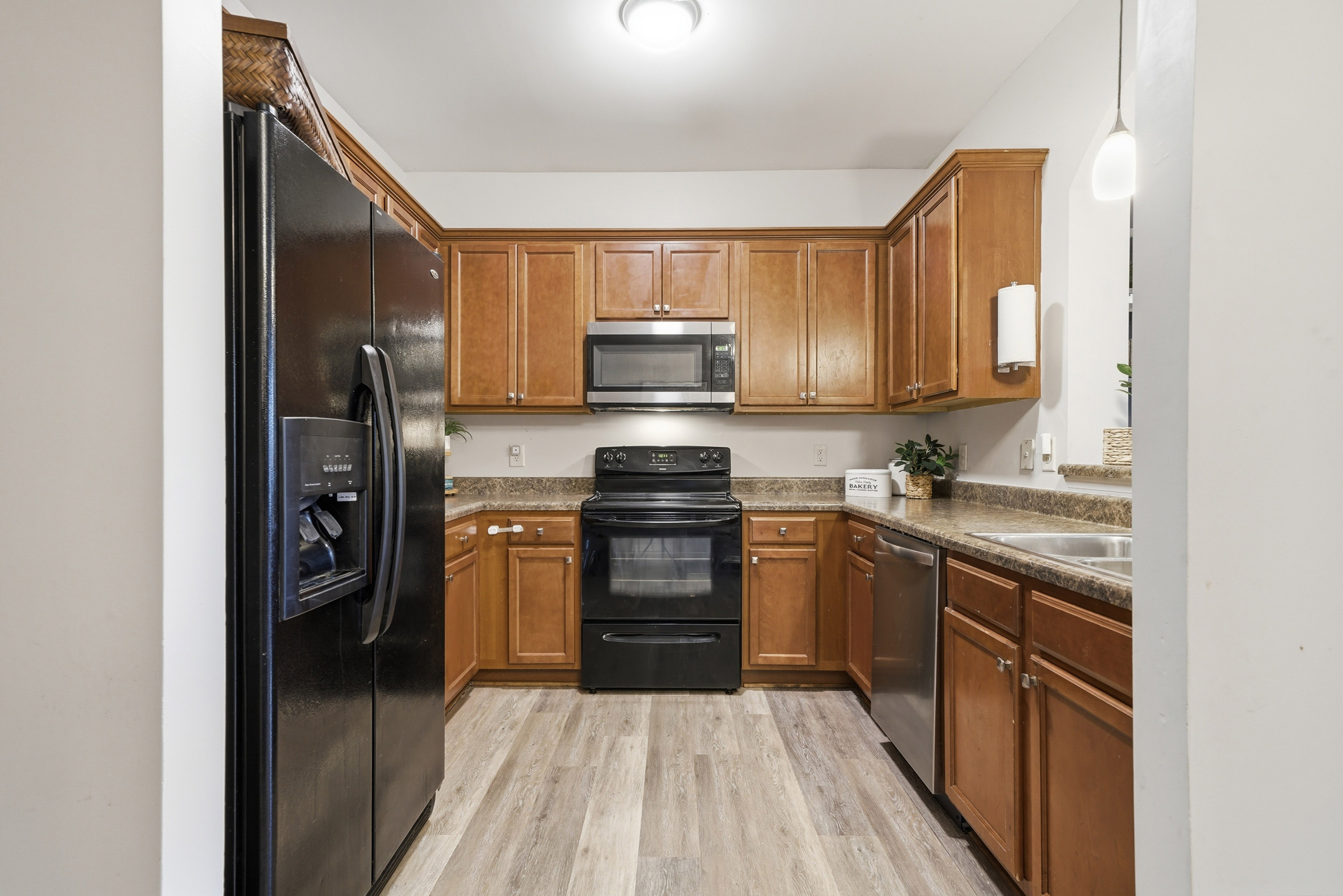  Charming End-Unit Townhome at the End of a Peaceful Cul-de-Sac - 物件實景