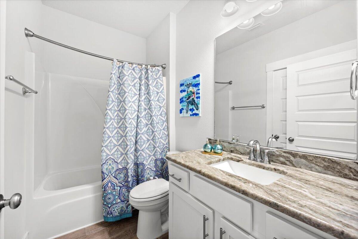 Gulf Breeze, Florida, 32563, United States, 4 Bedrooms Bedrooms, ,3 BathroomsBathrooms,Residential,For Sale,1933407