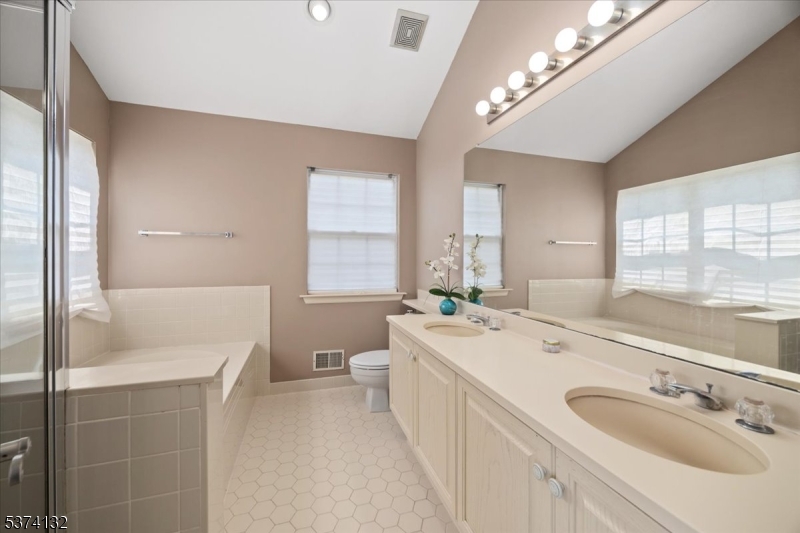 Branchburg Twp., New Jersey, 08876, United States, 3 Bedrooms Bedrooms, ,3 BathroomsBathrooms,Residential,For Sale,1903879