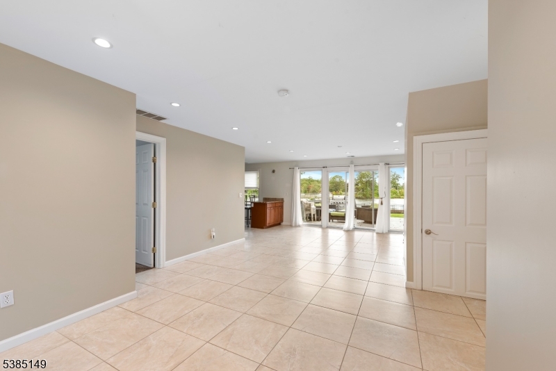 Roxbury Twp., New Jersey, 07850, United States, 3 Bedrooms Bedrooms, ,2 BathroomsBathrooms,Residential,For Sale,1947075