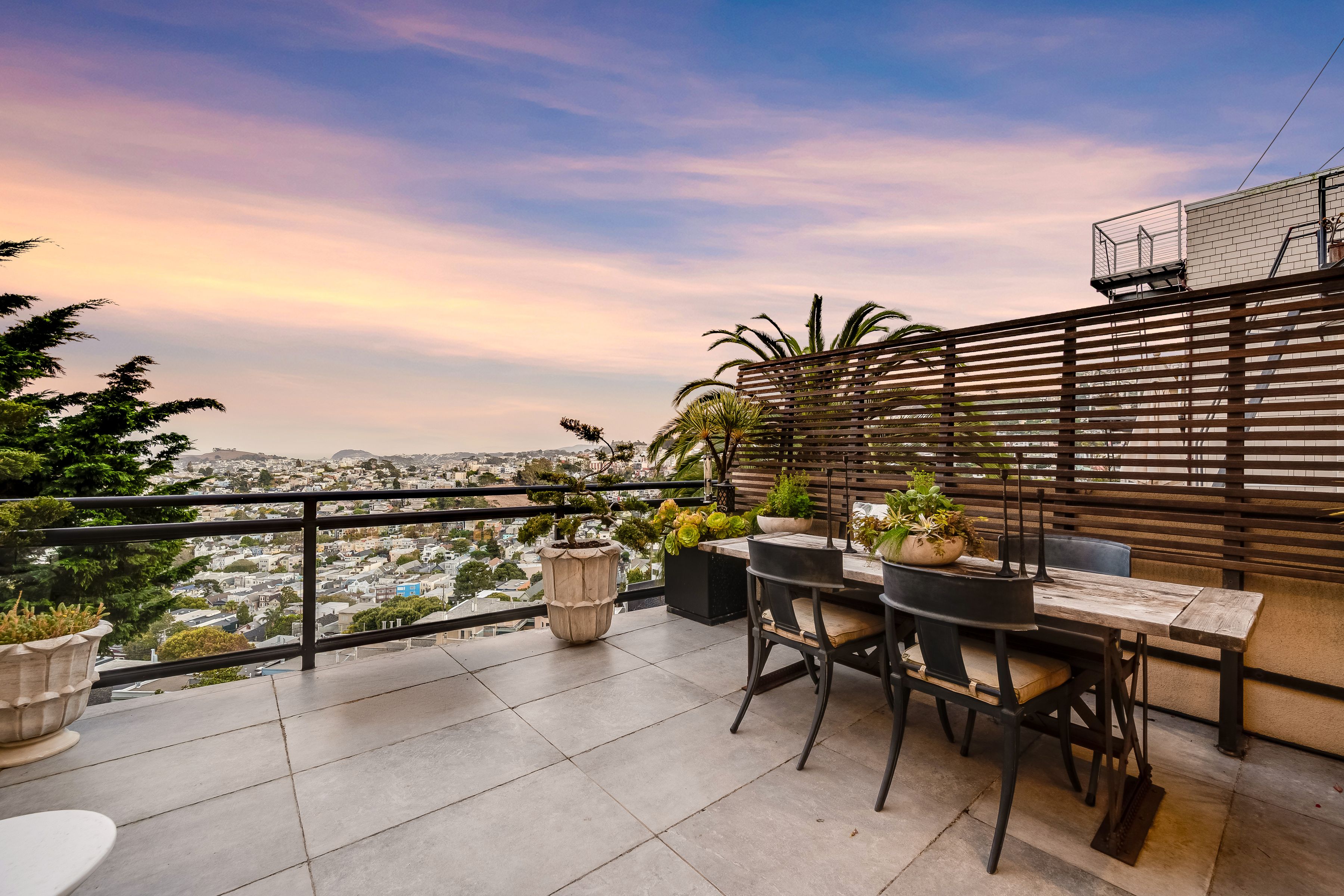 Craftsman Jewel With Sweeping Views - 物件實景