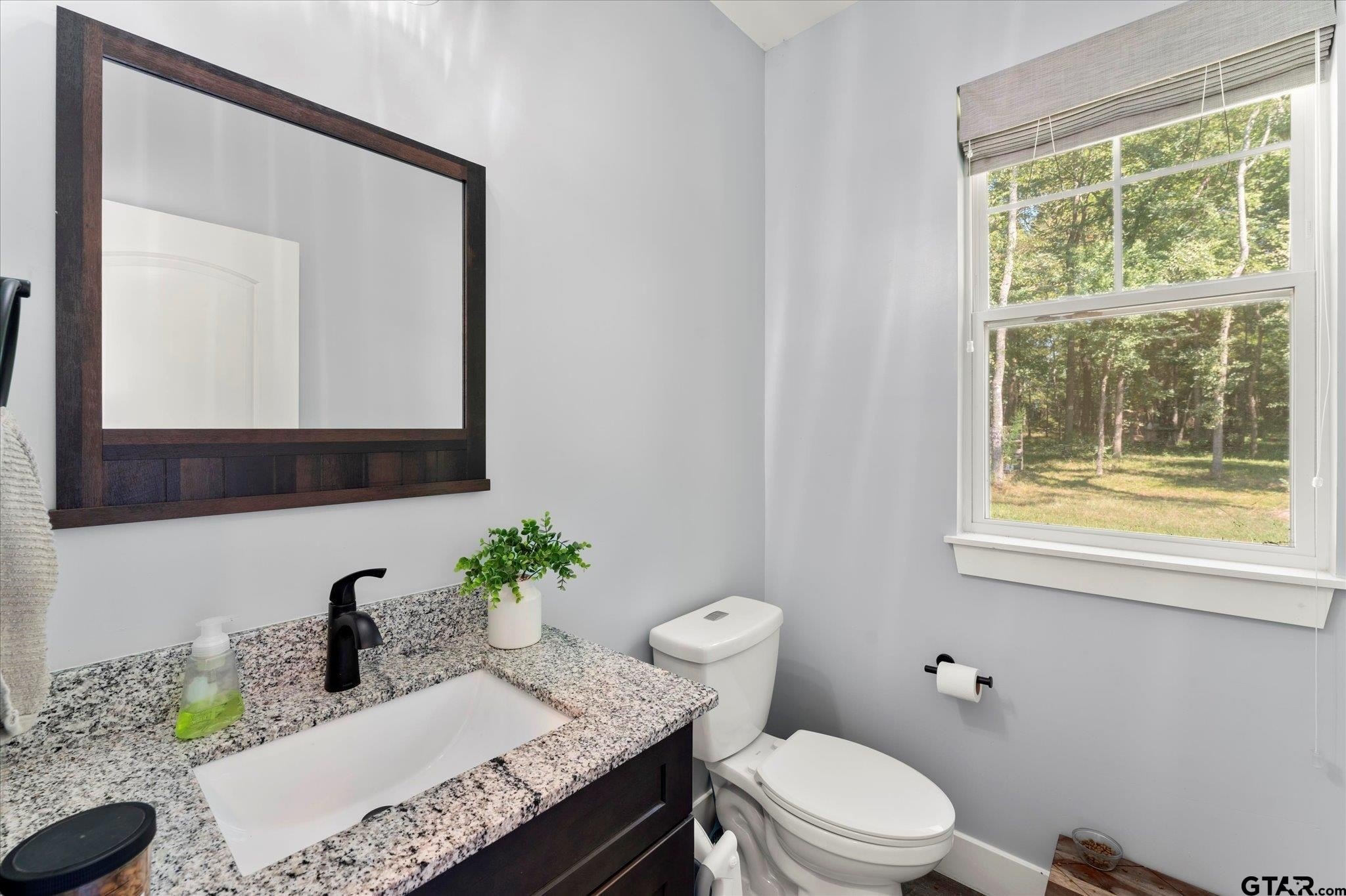 Pittsburg, Texas, 75686, United States, 3 Bedrooms Bedrooms, ,3 BathroomsBathrooms,Residential,For Sale,1937042
