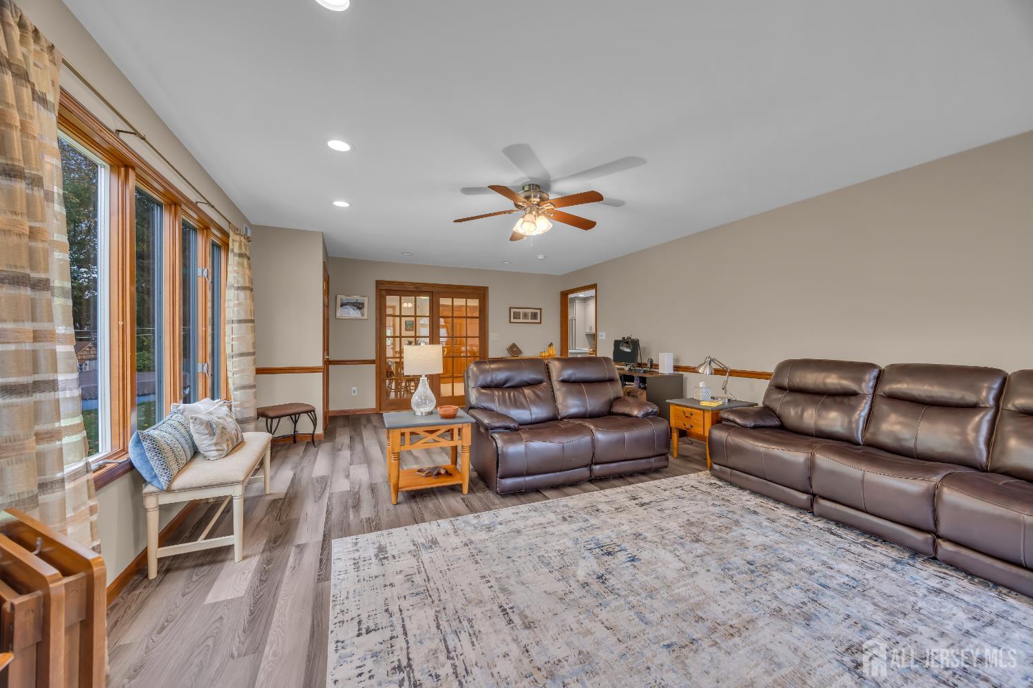 Edison, New Jersey, 08820, United States, 3 Bedrooms Bedrooms, ,2 BathroomsBathrooms,Residential,For Sale,1989177