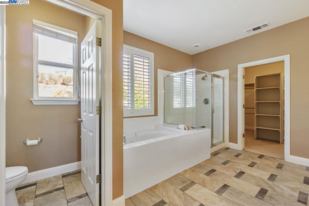 Concord, California, 94521, United States, 5 Bedrooms Bedrooms, ,3 BathroomsBathrooms,Residential,For Sale,1989306