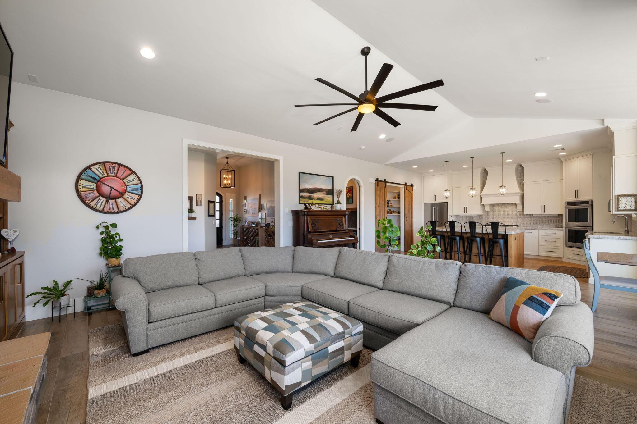 Hurricane, Utah, 84737, United States, 6 Bedrooms Bedrooms, ,6 BathroomsBathrooms,Residential,For Sale,1977381