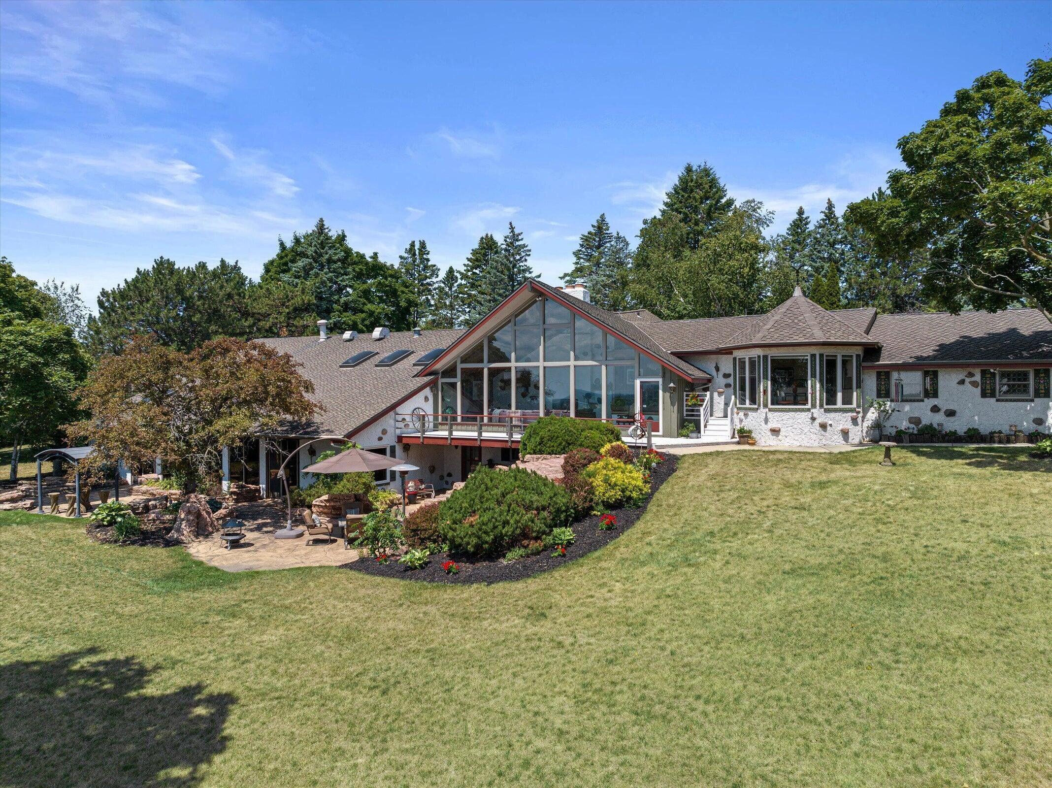 Menomonee Falls, Wisconsin, 53051, United States, 4 Bedrooms Bedrooms, ,4 BathroomsBathrooms,Residential,For Sale,1794328