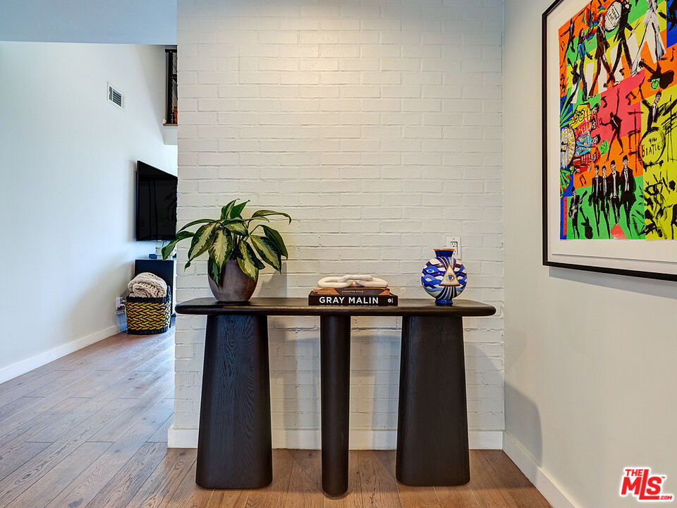 Los Angeles, California, 90025, United States, 3 Bedrooms Bedrooms, ,3 BathroomsBathrooms,Residential,For Sale,1947986