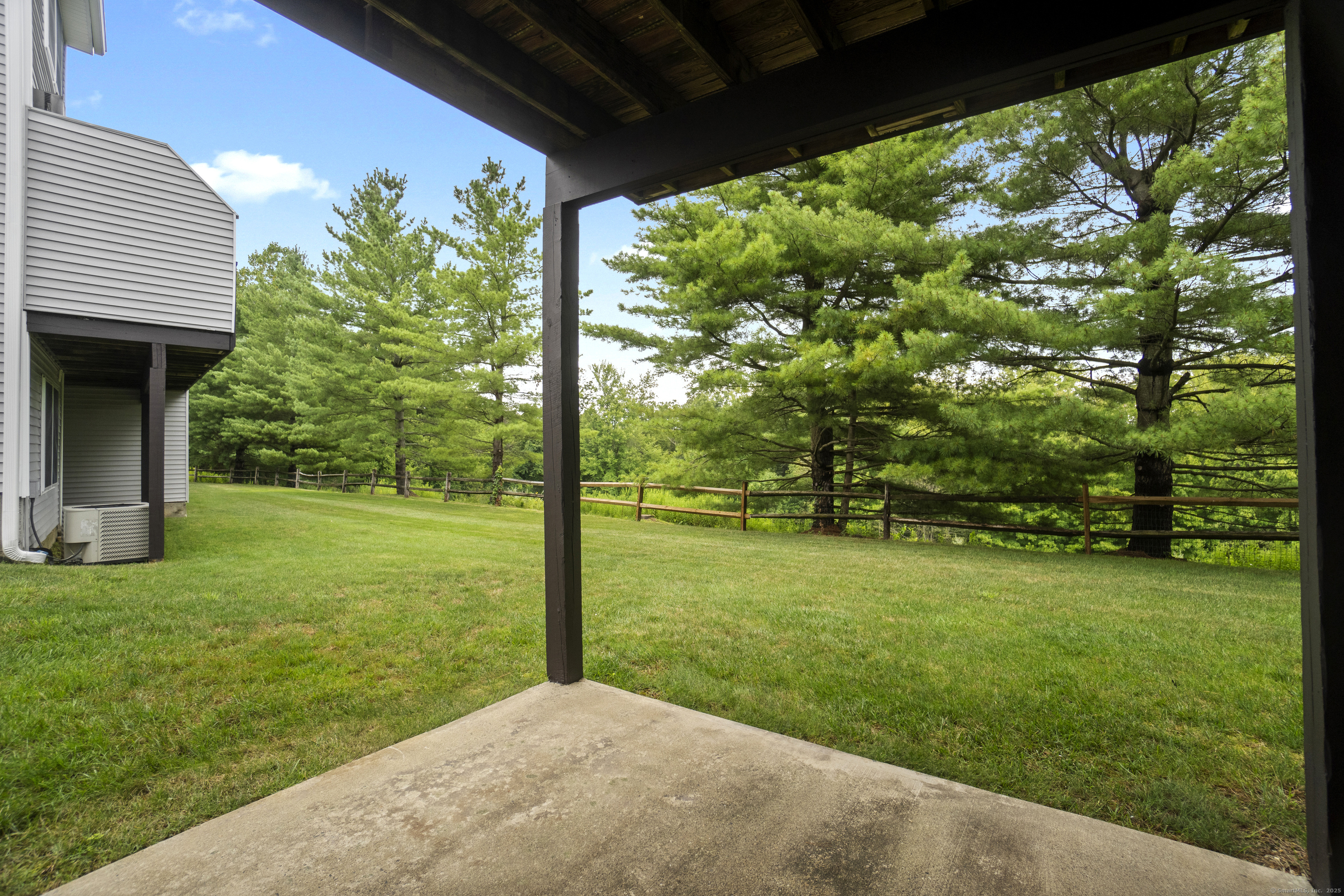 Danbury, Connecticut, 06811, United States, 2 Bedrooms Bedrooms, ,3 BathroomsBathrooms,Residential,For Sale,1932633