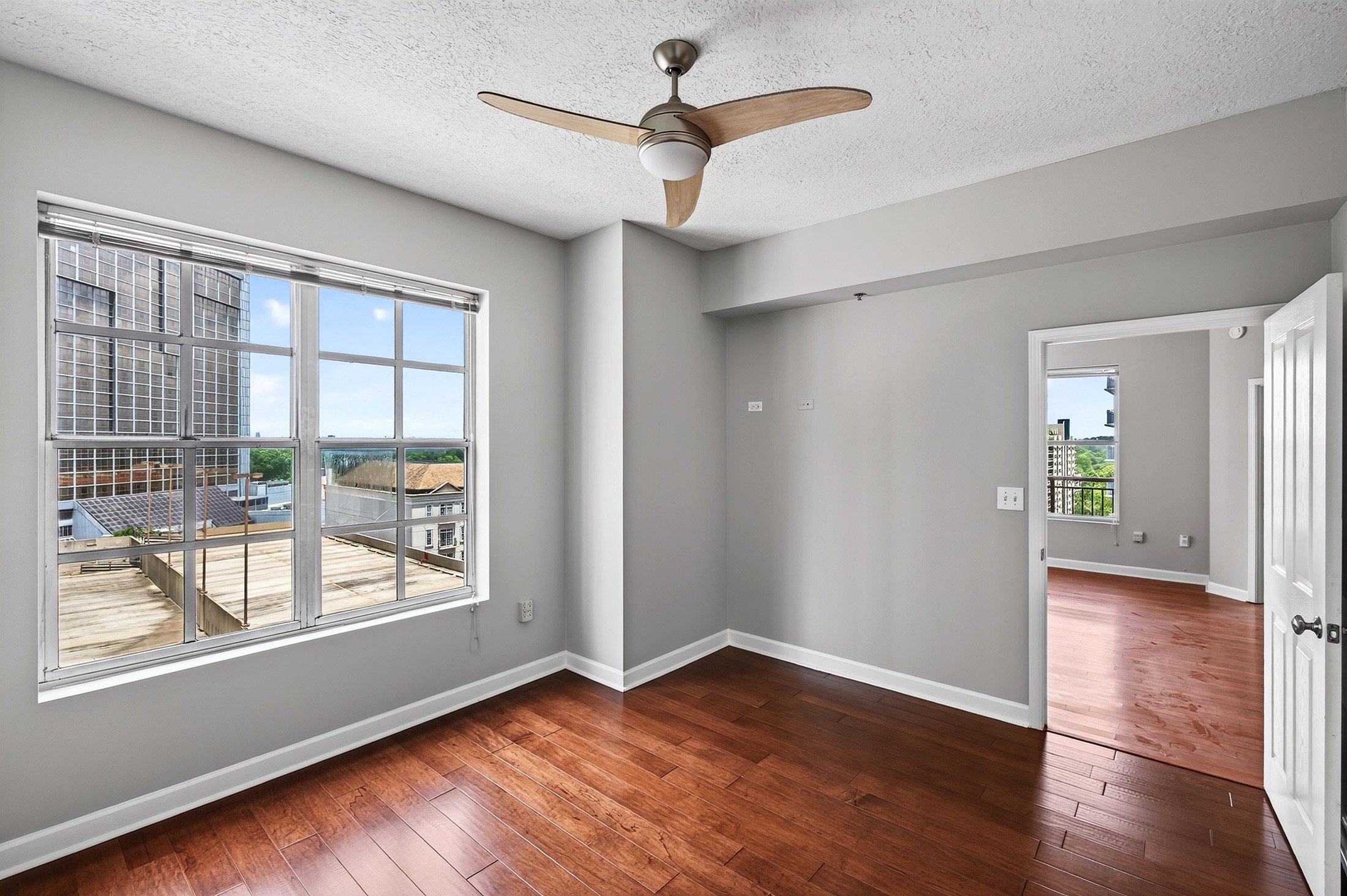  Beautifully Renovated Condo in Unbeatable Midtown Location - 物件實景