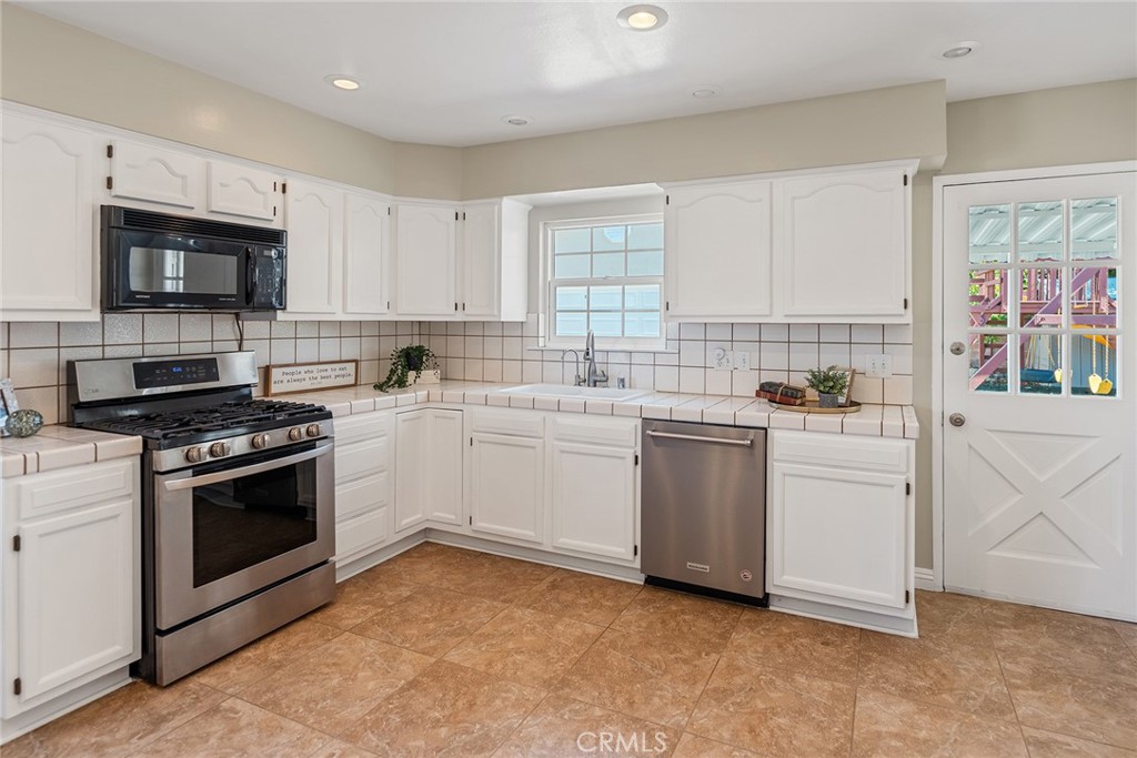 Buena Park, California, 90620, United States, 4 Bedrooms Bedrooms, ,2 BathroomsBathrooms,Residential,For Sale,1987993