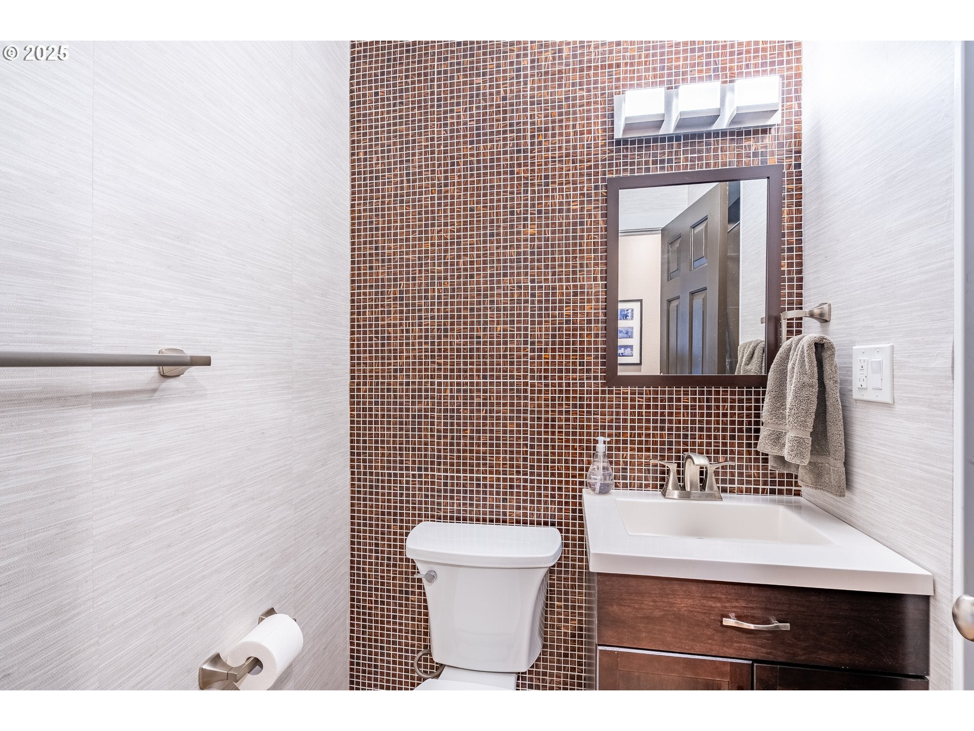 Portland, Oregon, 97219, United States, 4 Bedrooms Bedrooms, ,3 BathroomsBathrooms,Residential,For Sale,1985730