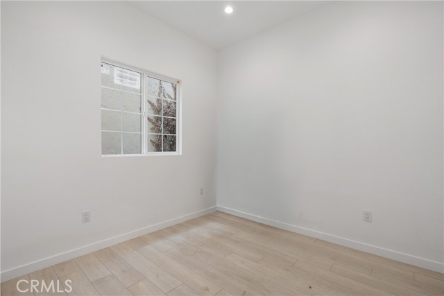 Los Angeles, California, 90062, United States, 7 Bedrooms Bedrooms, ,Residential,For Sale,1974171