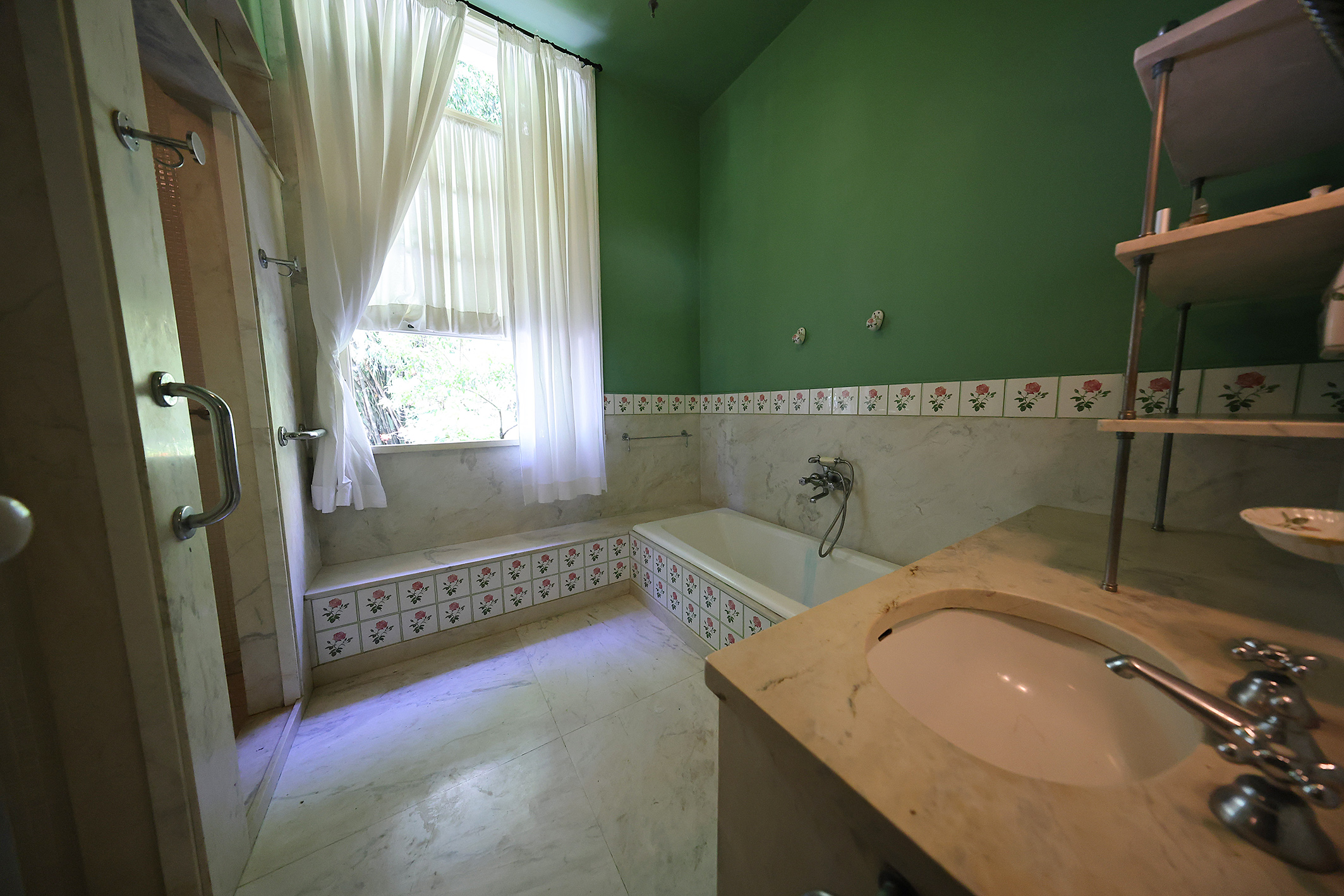  Estate surrounded by greenery with expansive grounds and amenities - 物件實景