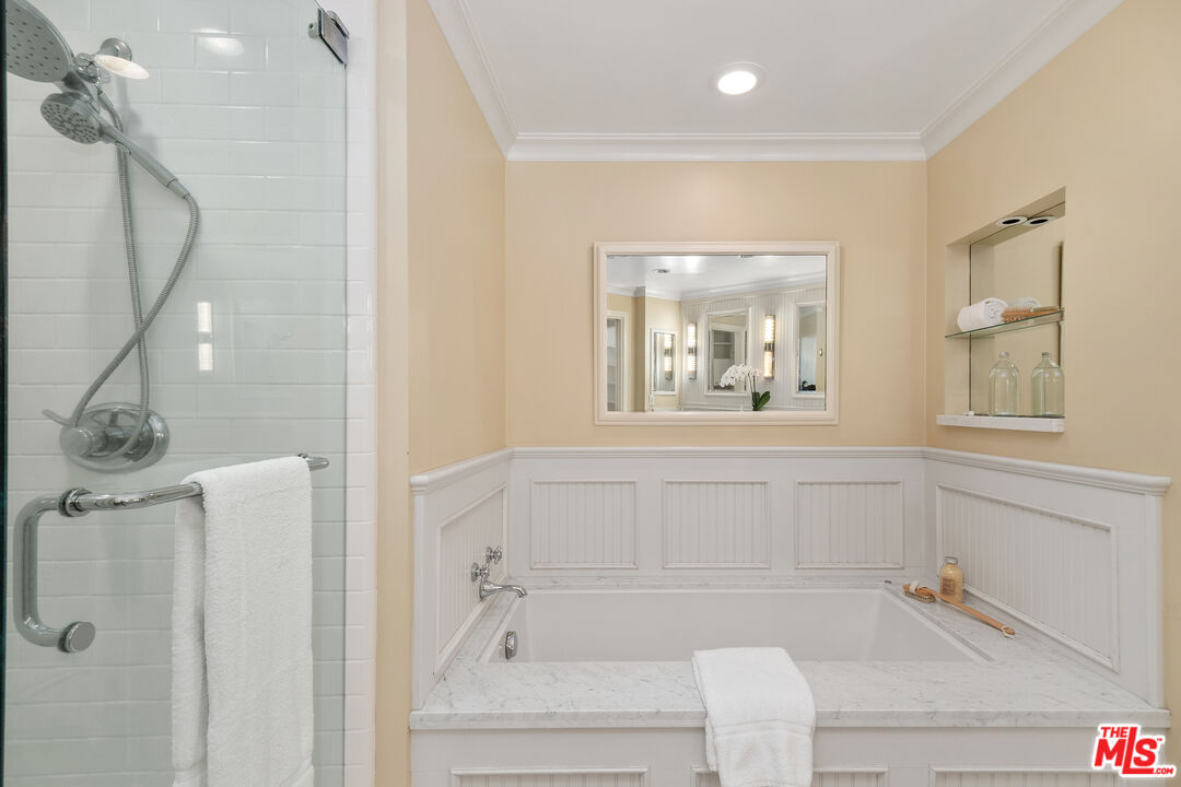 Los Angeles, California, 90024, United States, 2 Bedrooms Bedrooms, ,2 BathroomsBathrooms,Residential,For Sale,1917928