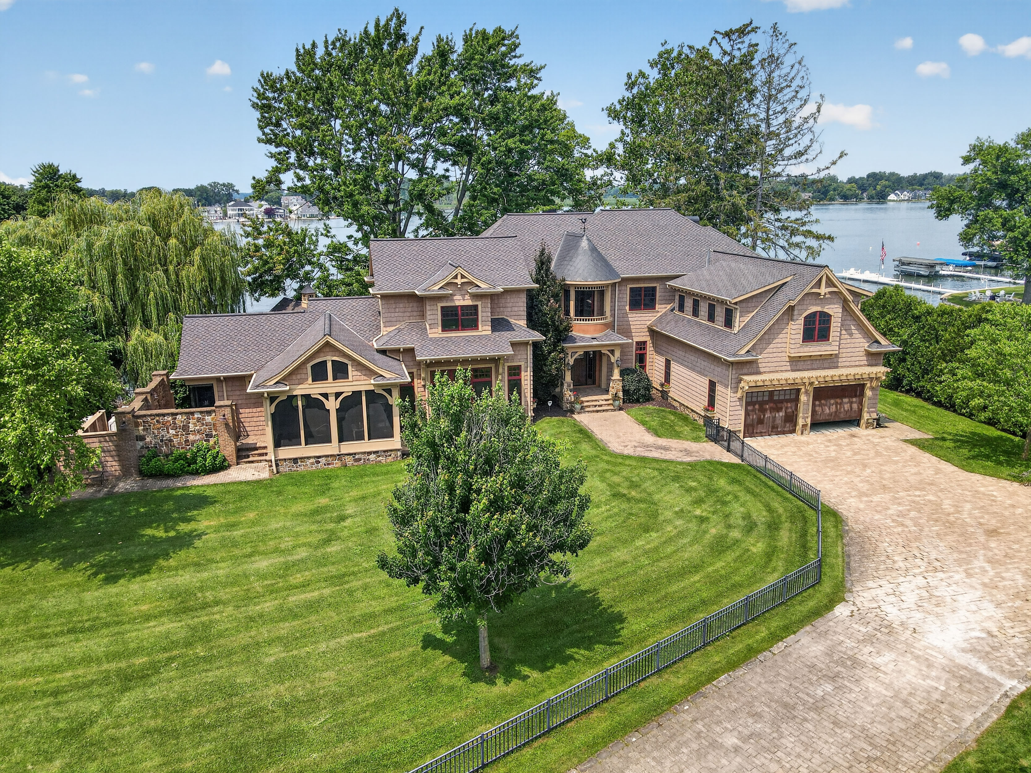  Multiple Residences on a 2.7 Acre Peninsula off Lake Wawasee - 物件實景