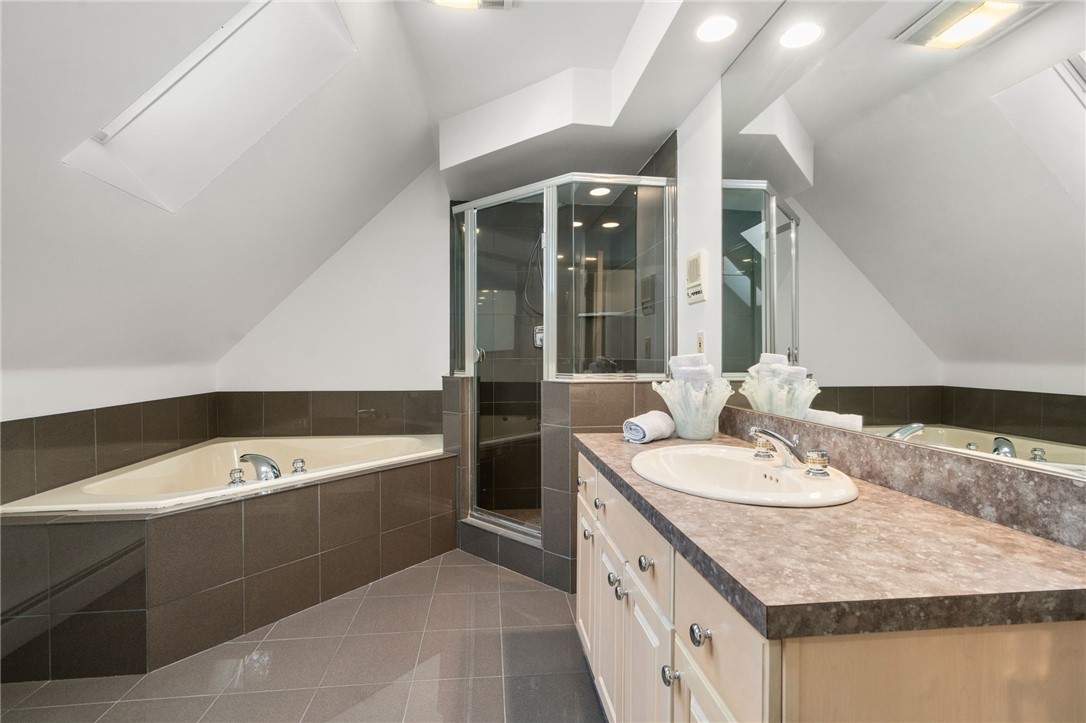 Cranston, Rhode Island, 02920, United States, 3 Bedrooms Bedrooms, ,4 BathroomsBathrooms,Residential,For Sale,1993261