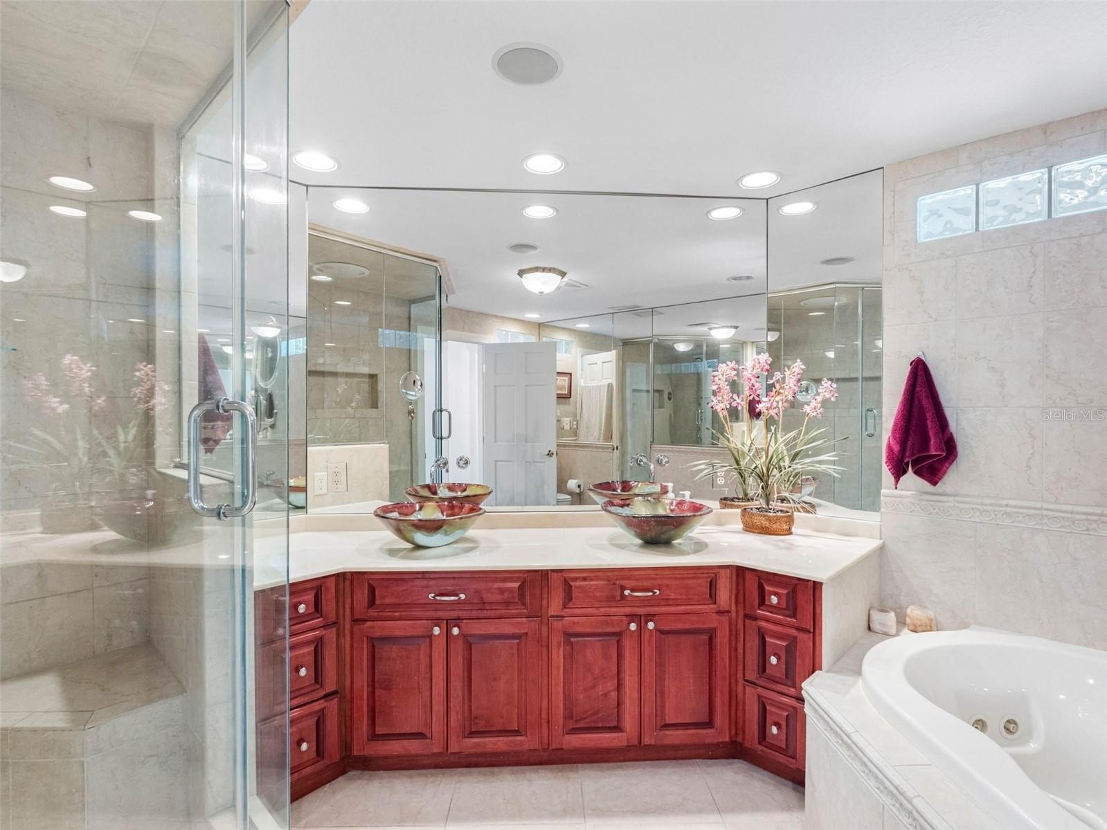 CLEARWATER BEACH, Florida, 33767, United States, 3 Bedrooms Bedrooms, ,3 BathroomsBathrooms,Residential,For Sale,1979132