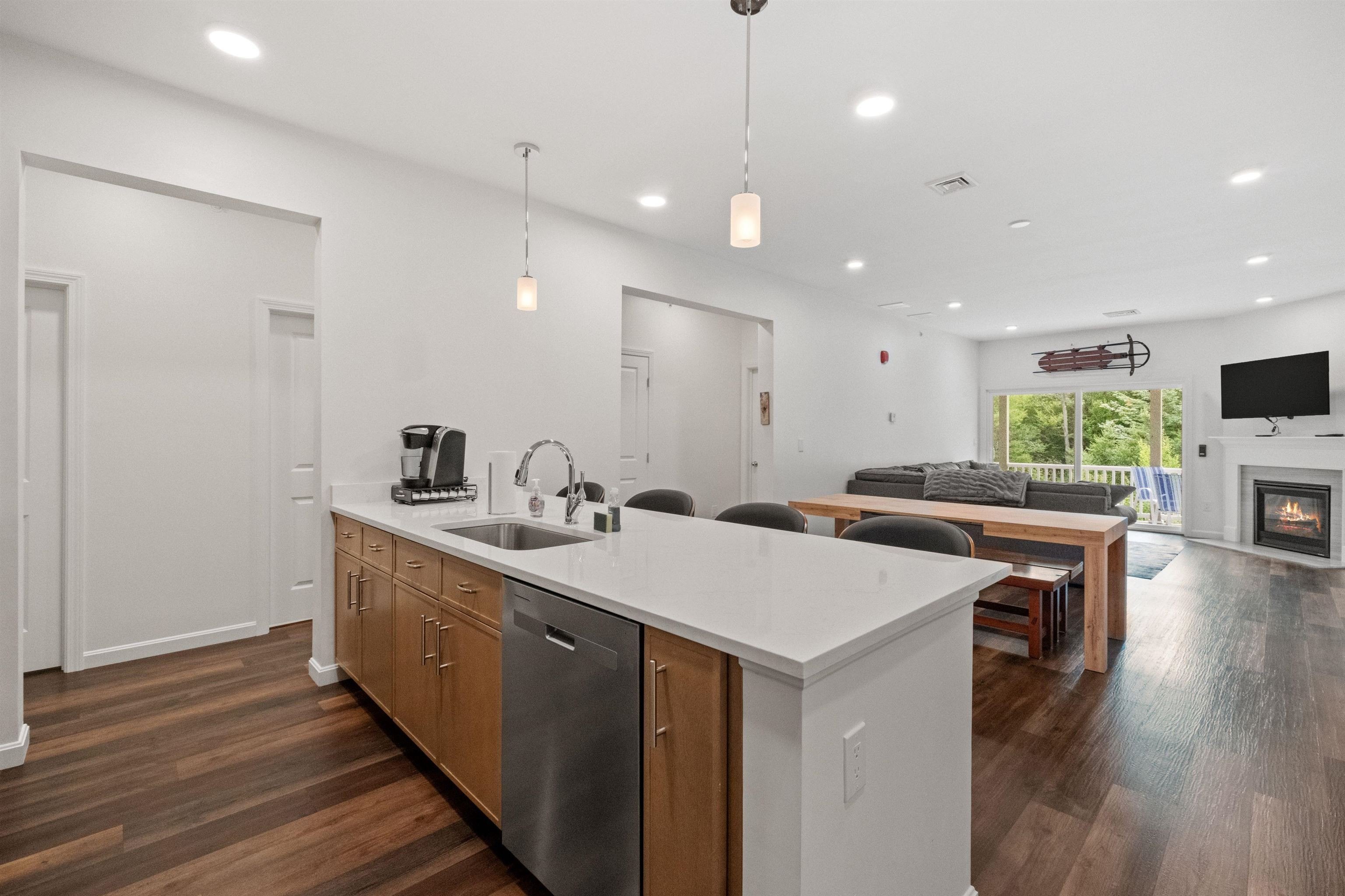 Lincoln, New Hampshire, 03251, United States, 3 Bedrooms Bedrooms, ,2 BathroomsBathrooms,Residential,For Sale,1900633