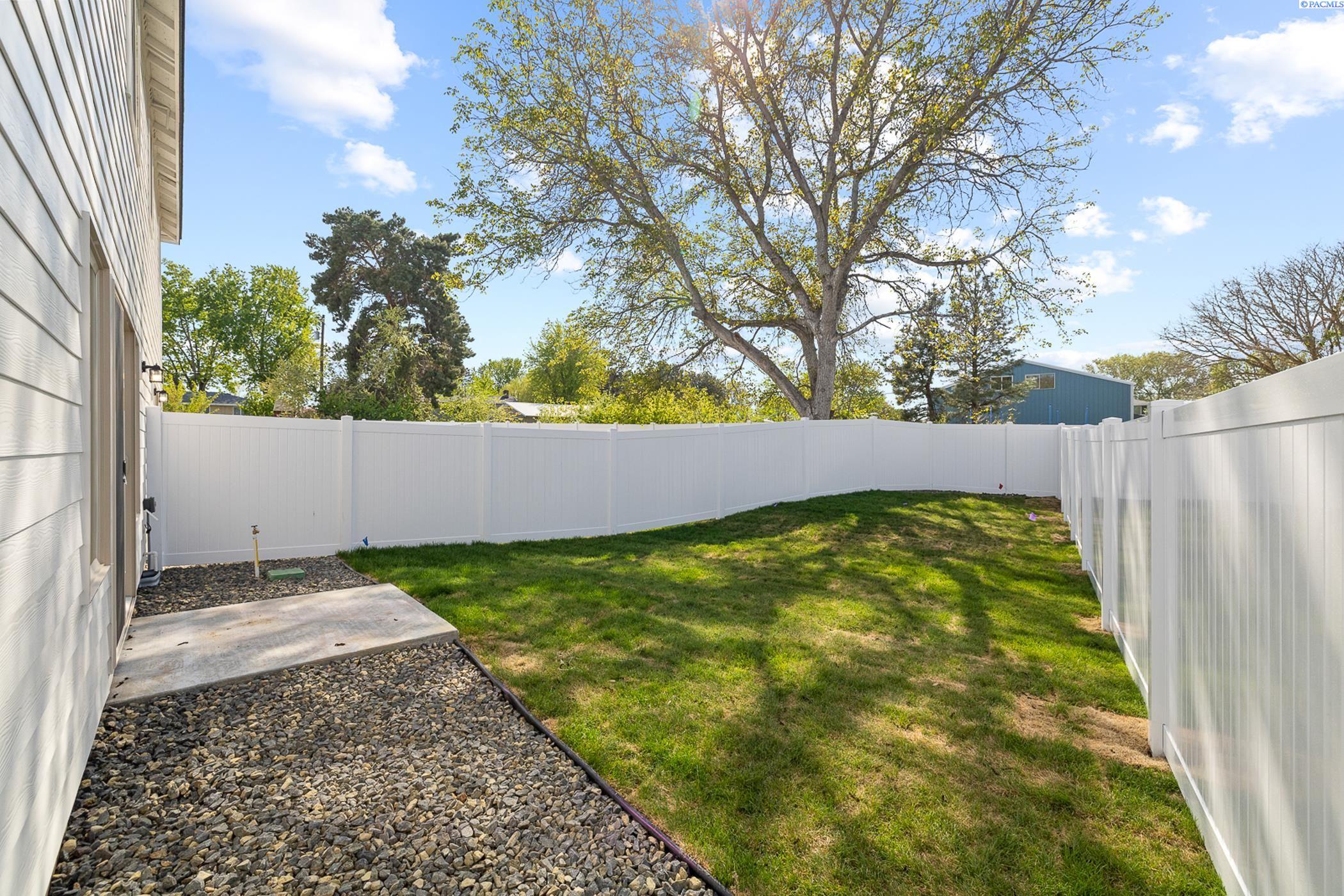 Kennewick, Washington, 99337, United States, 6 Bedrooms Bedrooms, ,Residential,For Sale,1941596