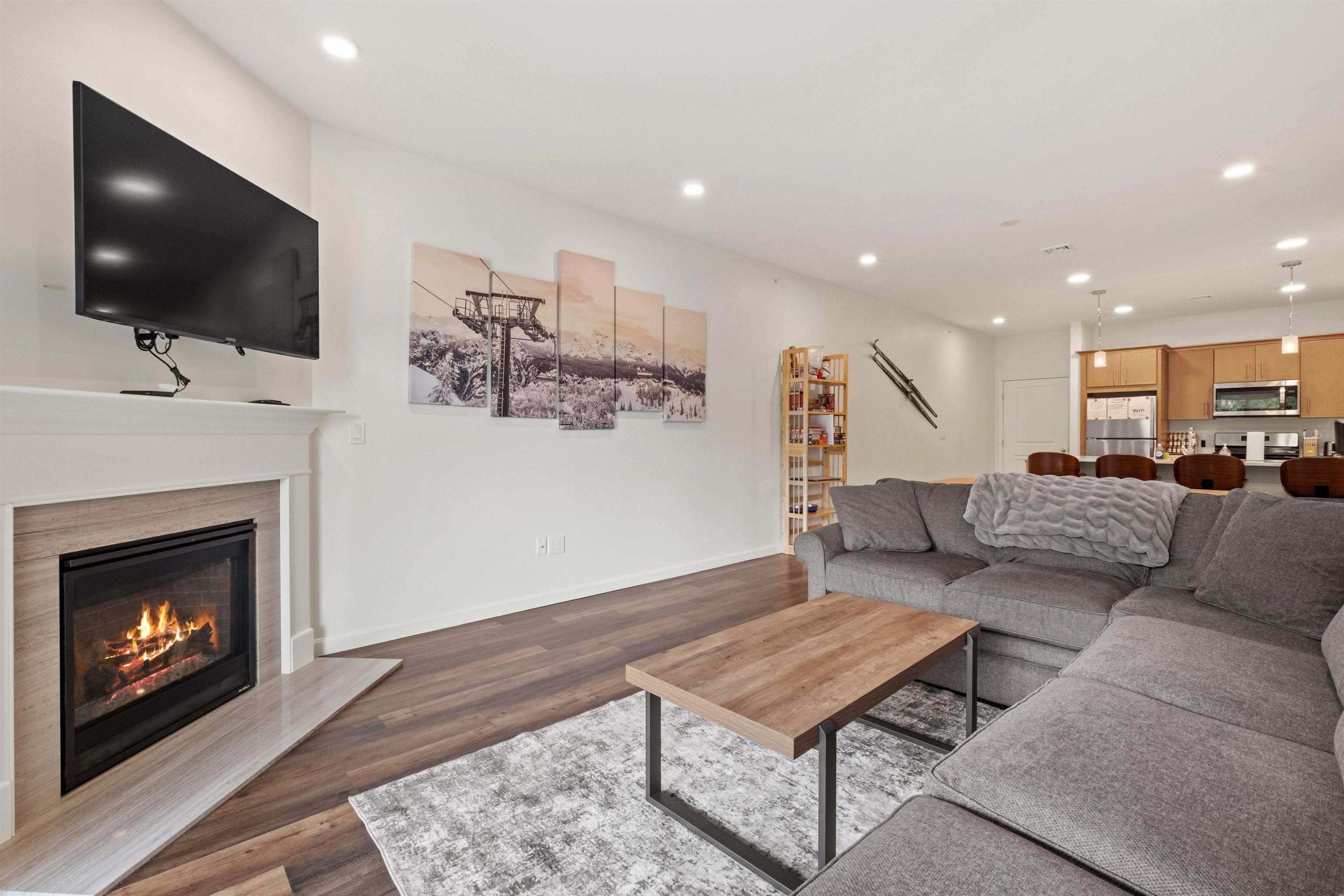 Lincoln, New Hampshire, 03251, United States, 3 Bedrooms Bedrooms, ,2 BathroomsBathrooms,Residential,For Sale,1900633