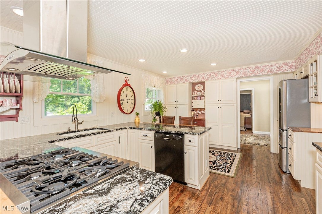 Brecksville, Ohio, 44141, United States, 5 Bedrooms Bedrooms, ,5 BathroomsBathrooms,Residential,For Sale,1979228