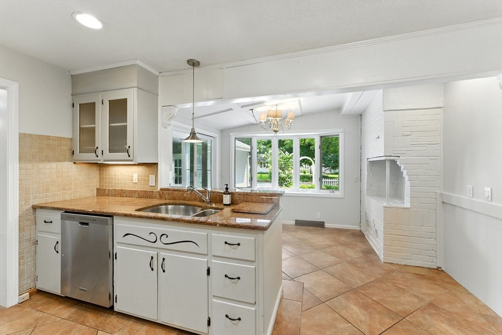 Longmeadow, Massachusetts, 01106, United States, 3 Bedrooms Bedrooms, ,3 BathroomsBathrooms,Residential,For Sale,1933397
