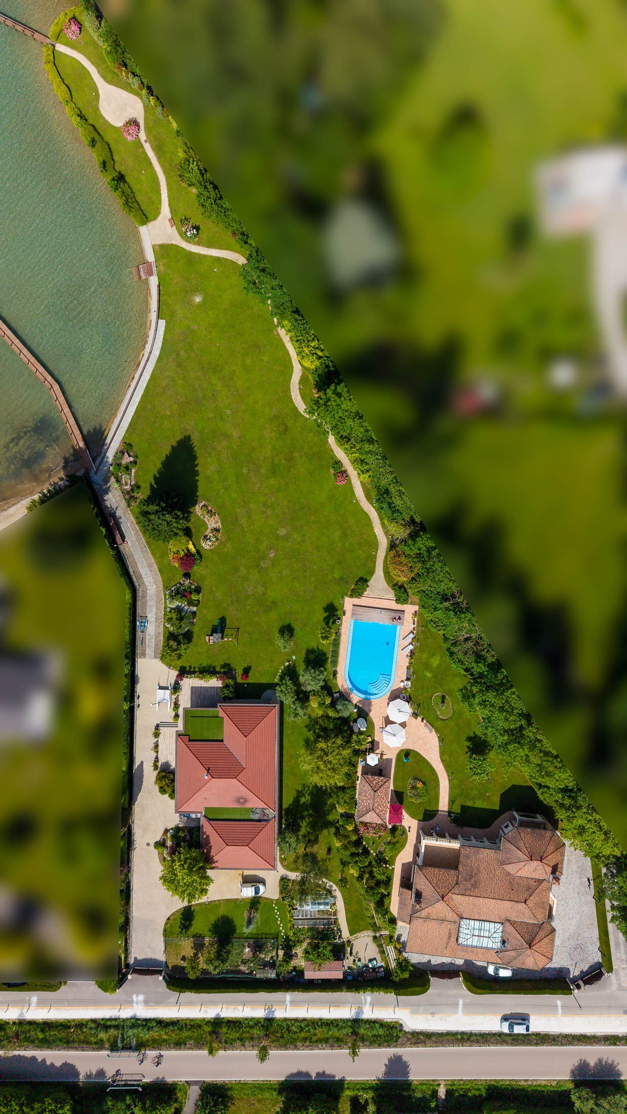  Exceptional property, unique waterfront location on Annecy
